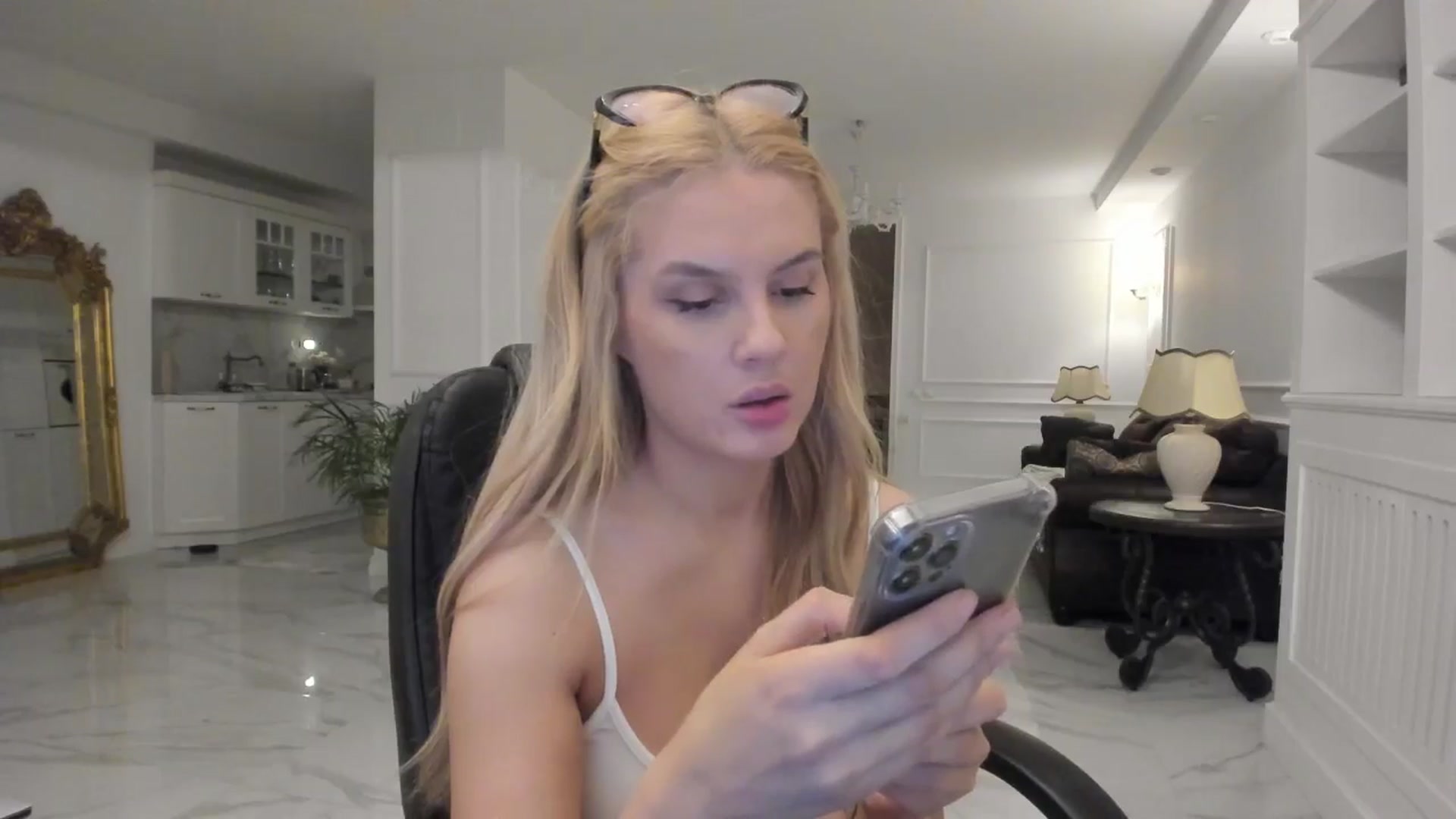 Gallery image thumbnail from Jewelles's myfreecams stream on, 03/19/2025, 23:14 image 13 of 20