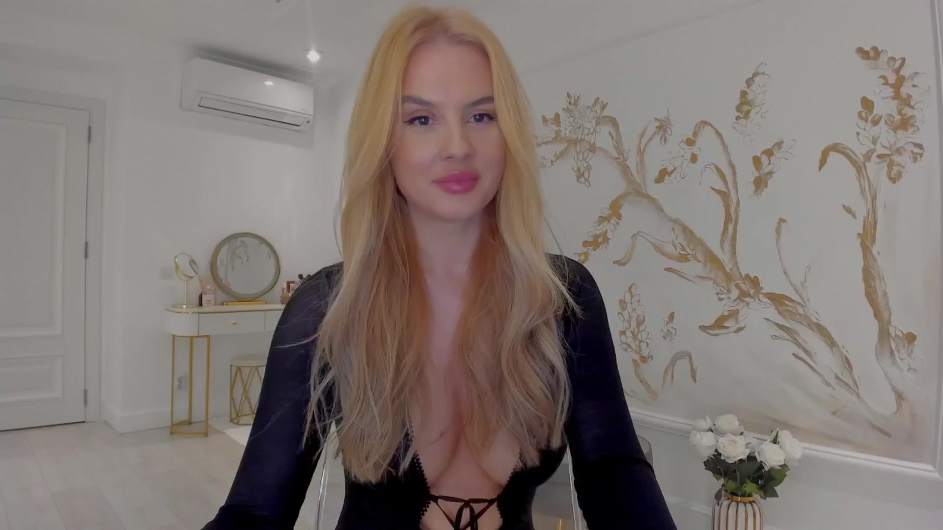 Gallery image thumbnail from Jewelles's myfreecams stream on, 04/01/2025, 18:00 image 9 of 20
