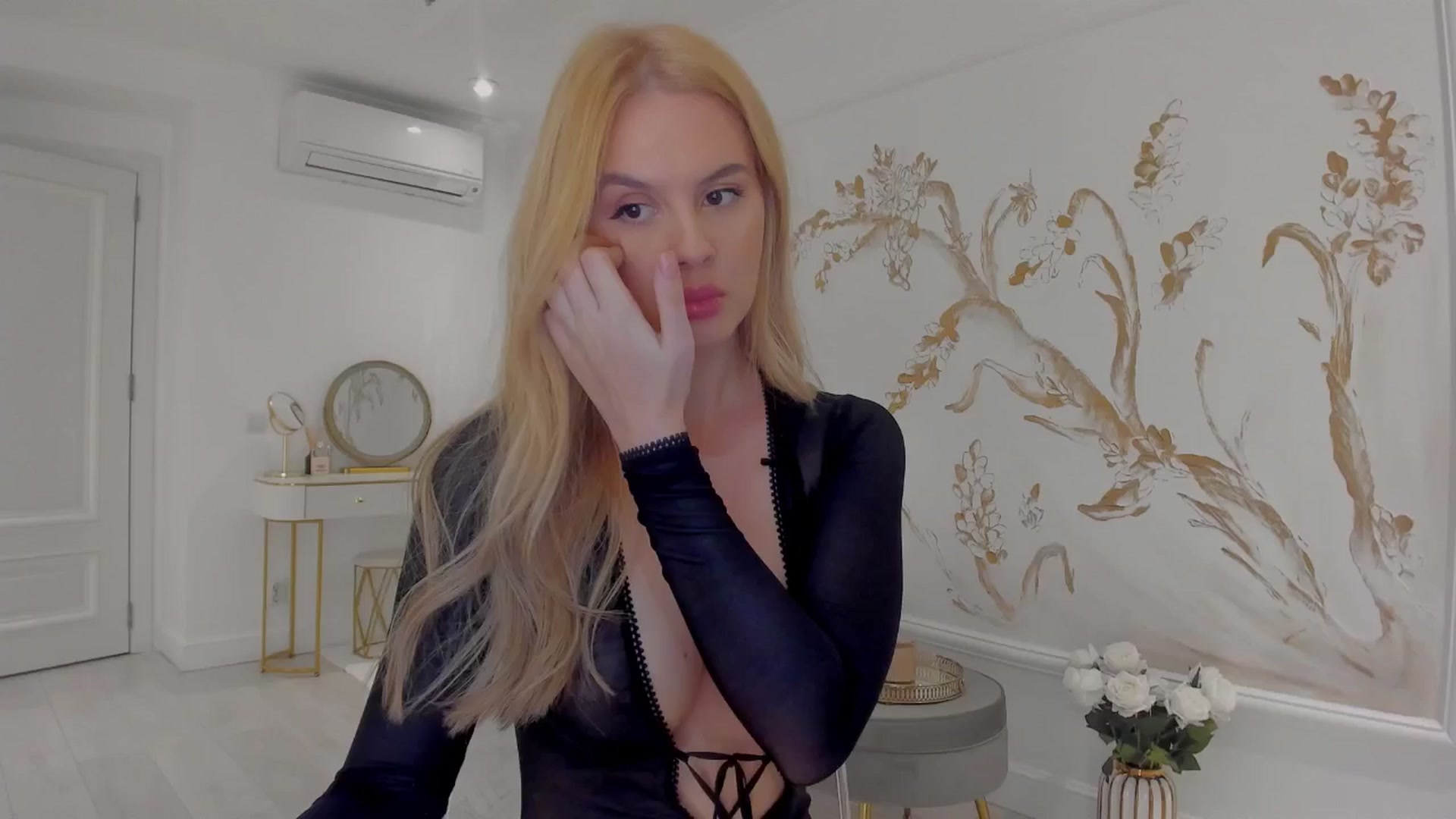 Gallery image thumbnail from Jewelles's myfreecams stream on, 04/01/2025, 18:00 image 14 of 20