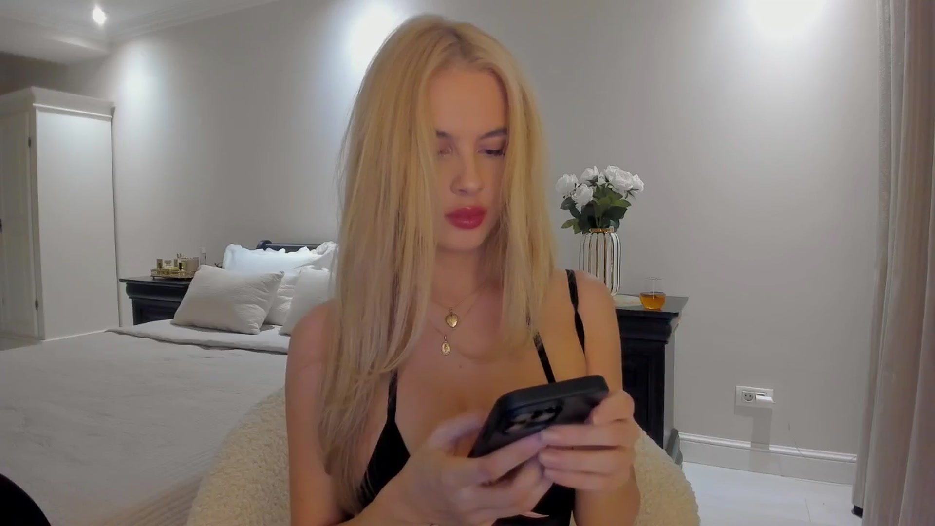 Gallery image thumbnail from Jewelles's myfreecams stream on, 09/06/2025, 18:50 image 2 of 20