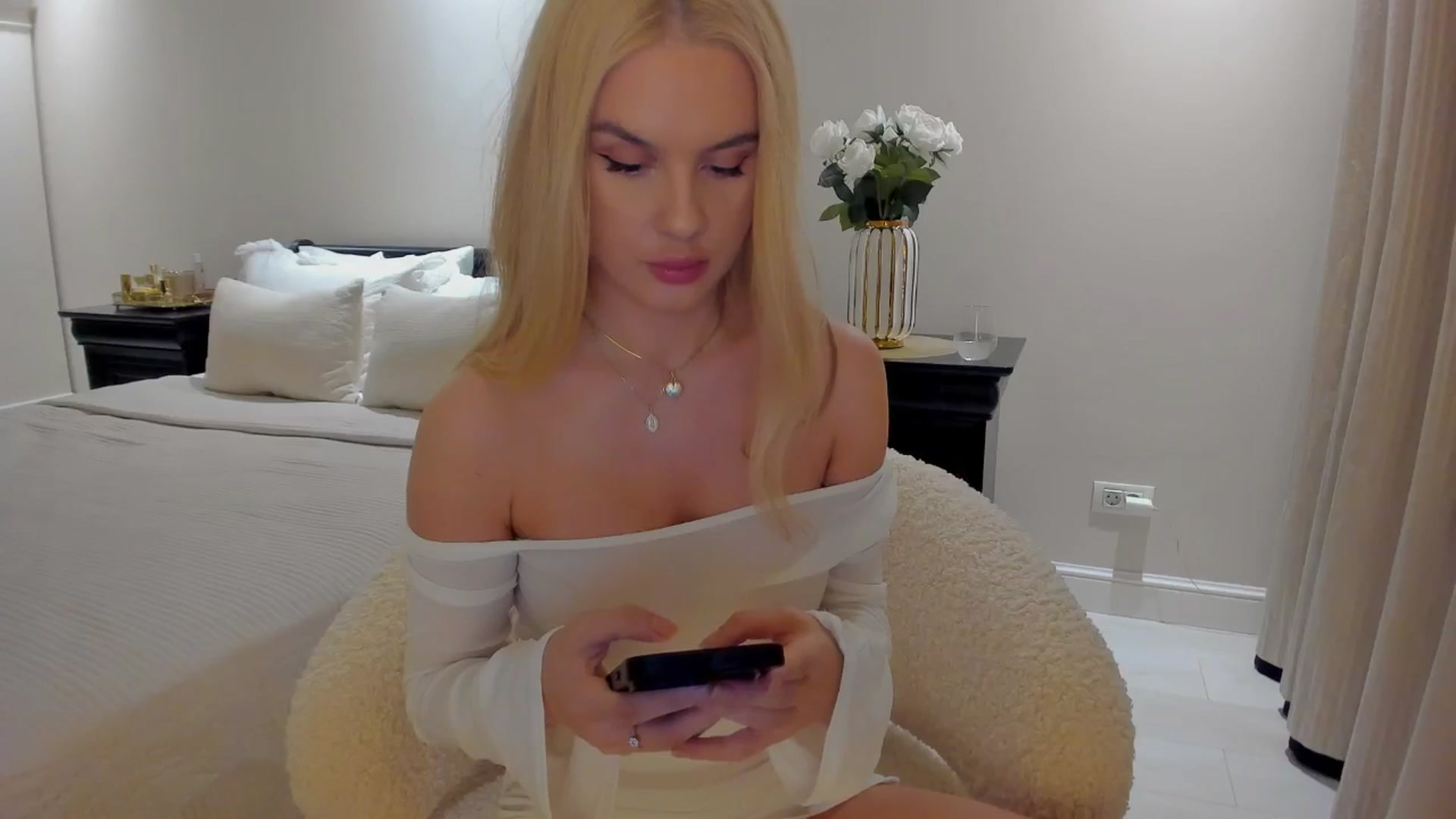 Gallery image thumbnail from Jewelles's myfreecams stream on, 09/07/2025, 20:56 image 5 of 20