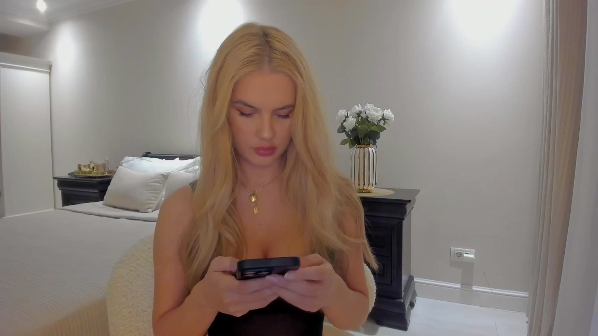 Gallery image thumbnail from Jewelles's myfreecams stream on, 09/08/2025, 19:01 image 10 of 20