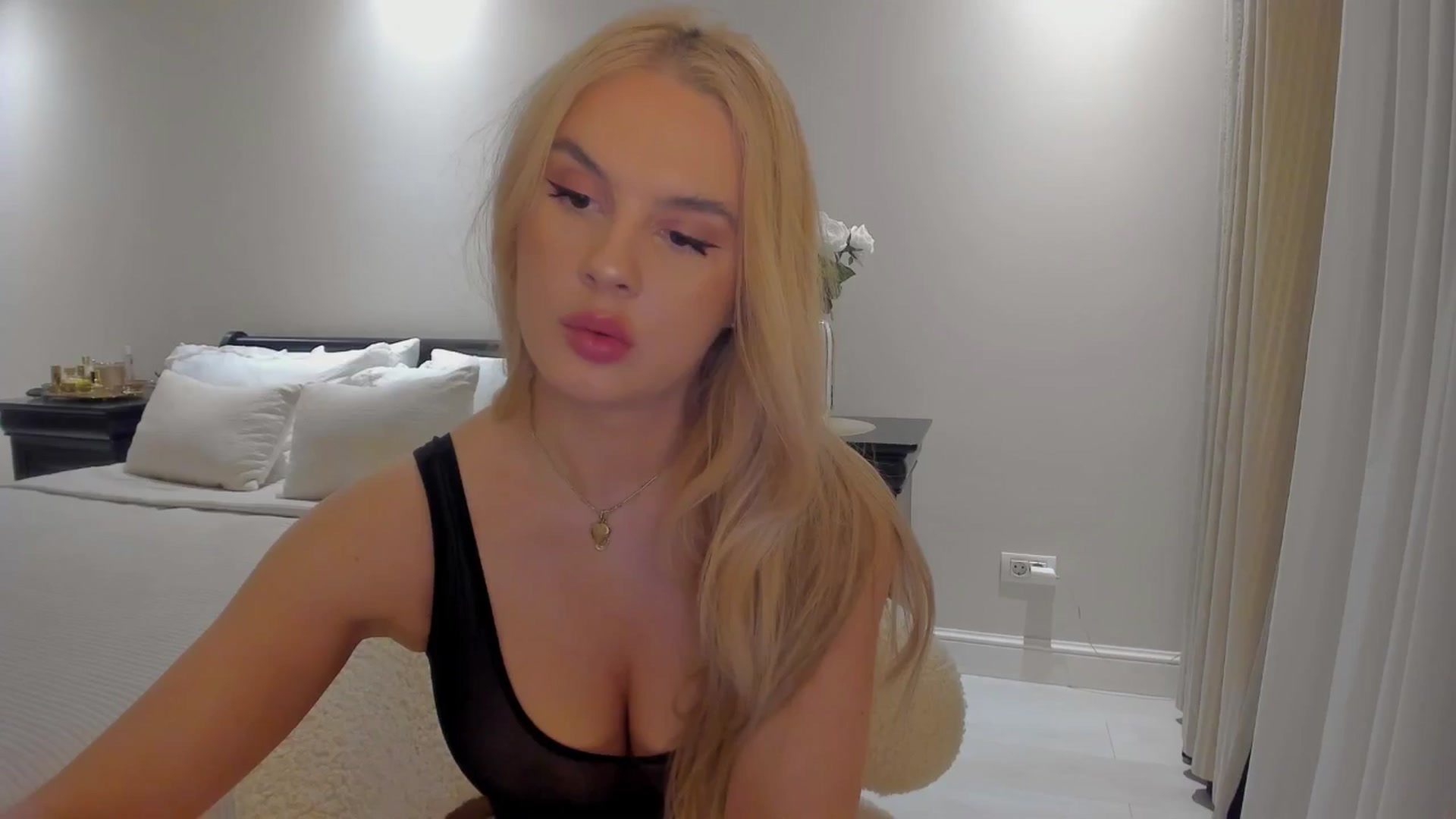 Gallery image thumbnail from Jewelles's myfreecams stream on, 09/08/2025, 20:20 image 3 of 20