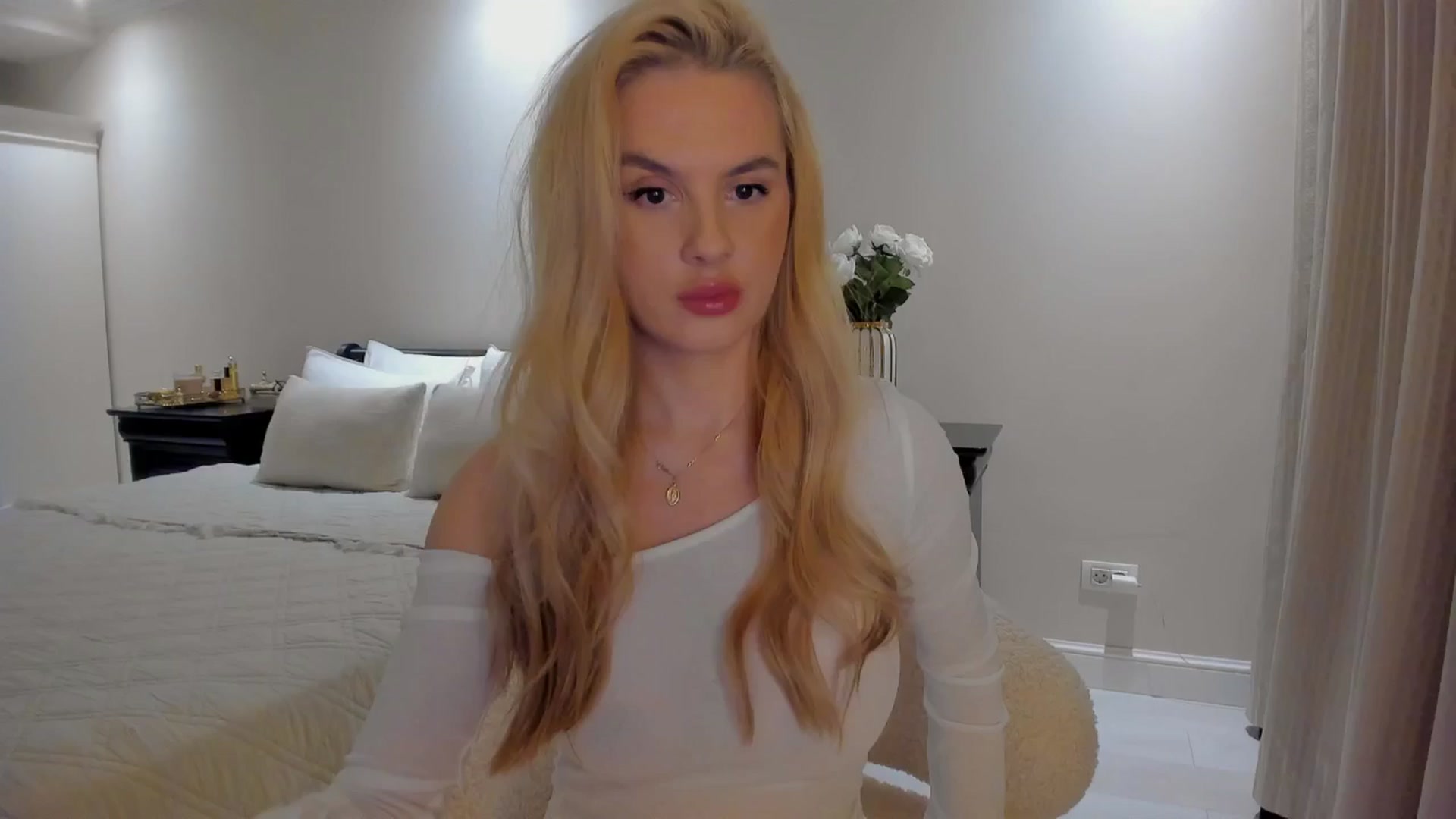 Gallery image thumbnail from Jewelles's myfreecams stream on, 09/17/2025, 18:04 image 4 of 20