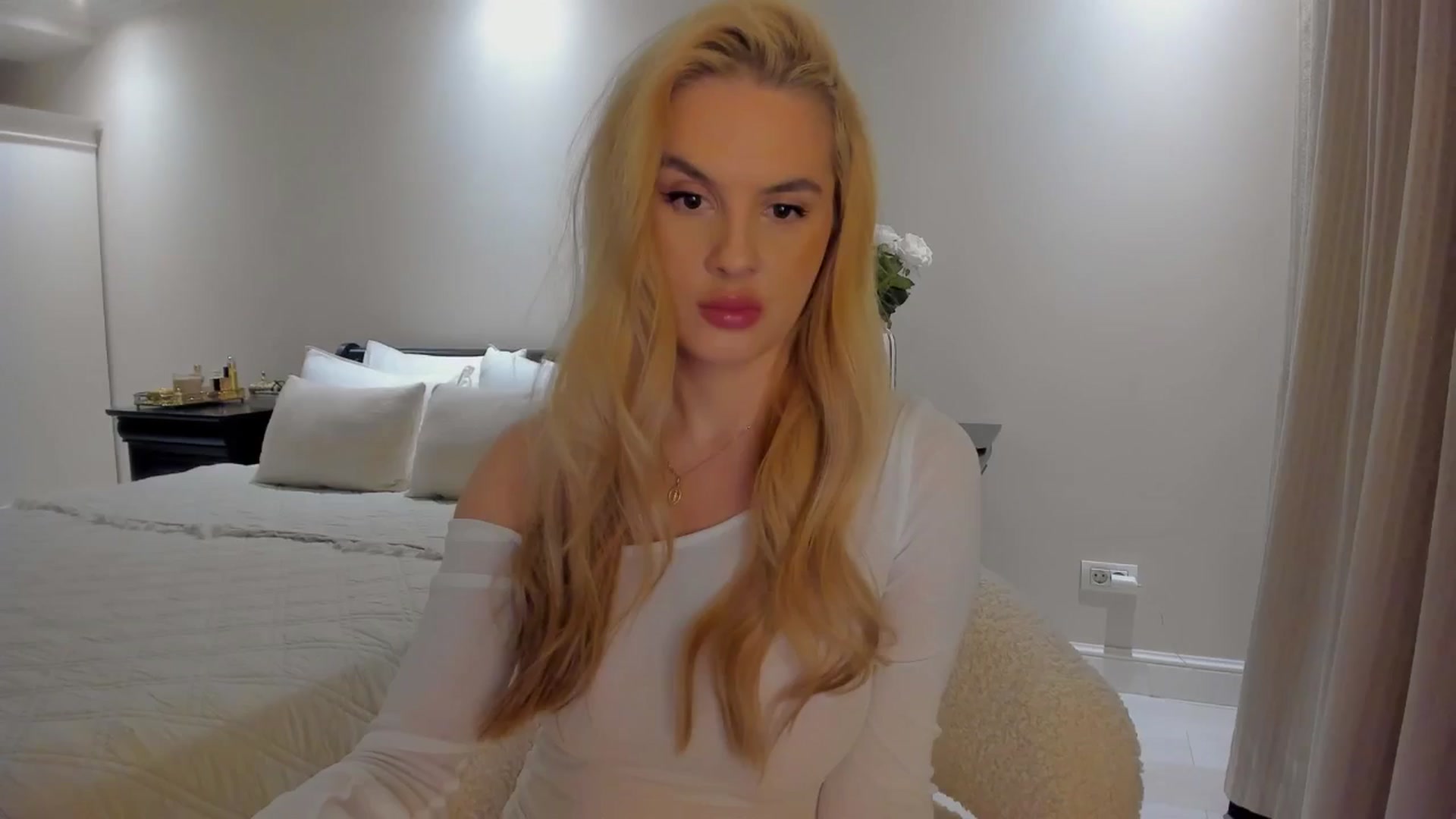 Gallery image thumbnail from Jewelles's myfreecams stream on, 09/17/2025, 18:04 image 11 of 20