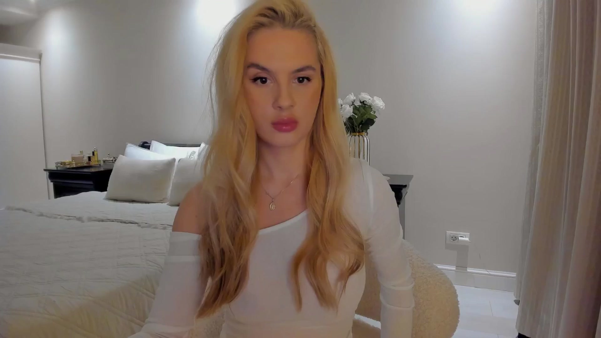 Gallery image thumbnail from Jewelles's myfreecams stream on, 09/17/2025, 18:04 image 6 of 20