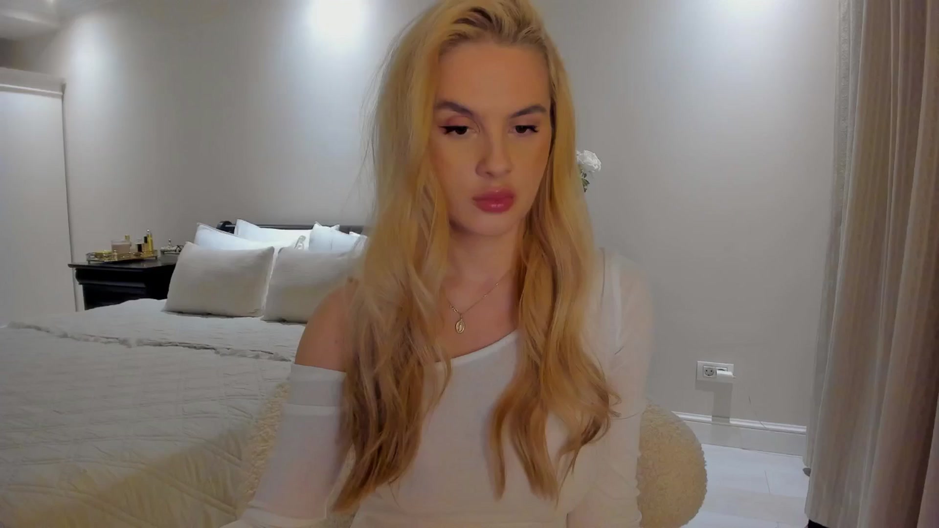 Gallery image thumbnail from Jewelles's myfreecams stream on, 09/17/2025, 18:04 image 7 of 20