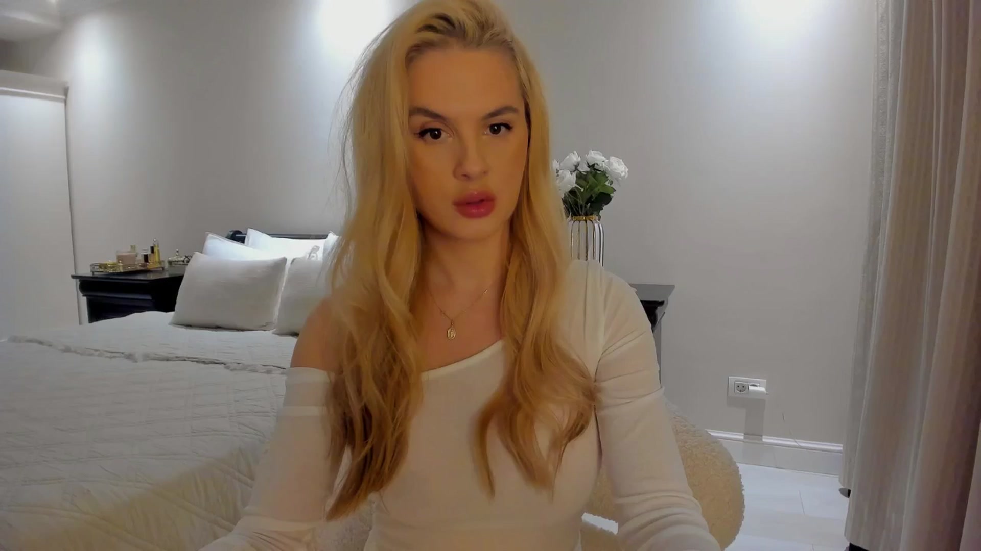 Gallery image thumbnail from Jewelles's myfreecams stream on, 09/17/2025, 18:04 image 3 of 20