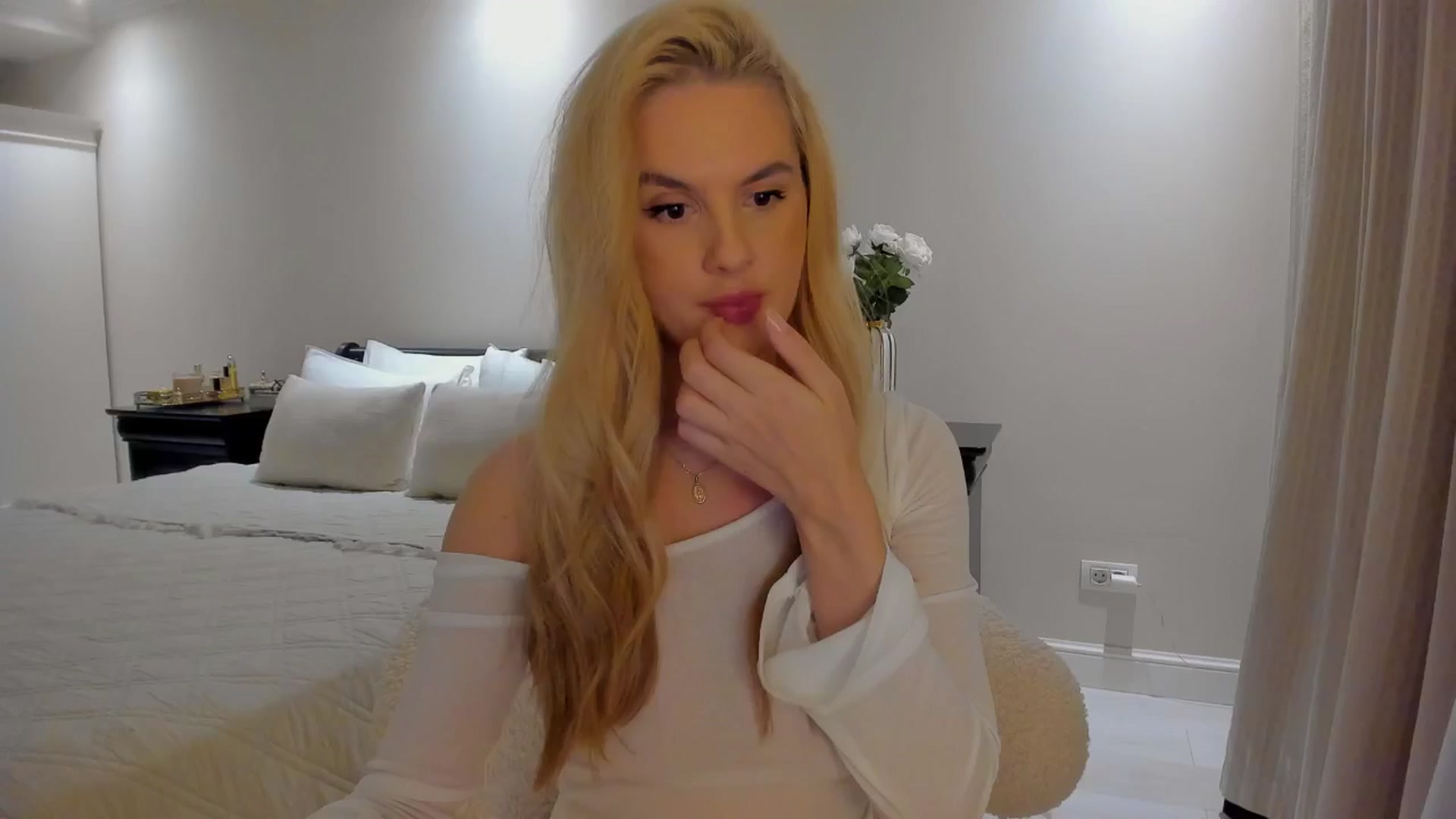 Gallery image thumbnail from Jewelles's myfreecams stream on, 09/17/2025, 18:04 image 19 of 20