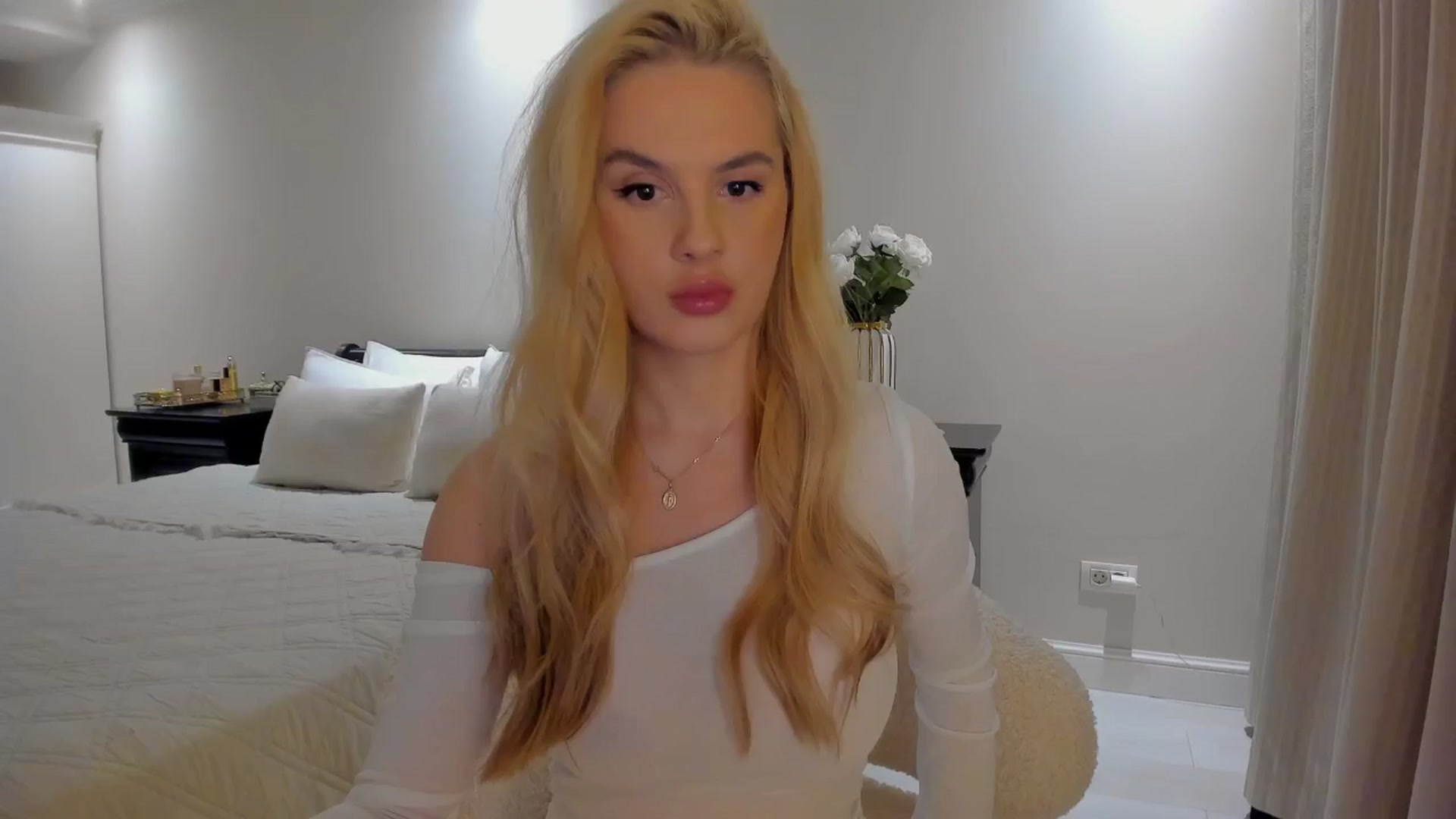Gallery image thumbnail from Jewelles's myfreecams stream on, 09/17/2025, 18:04 image 5 of 20
