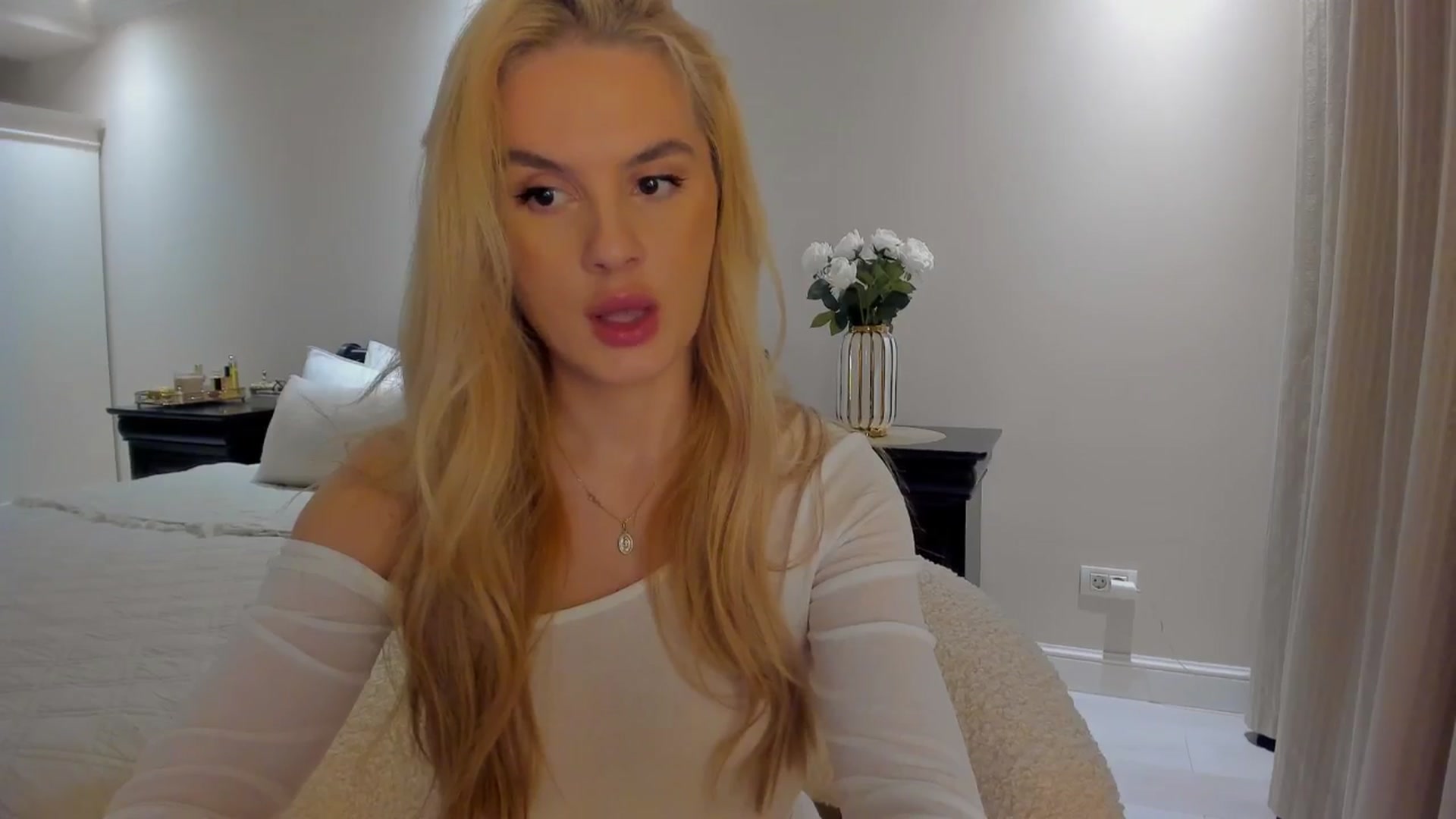 Gallery image thumbnail from Jewelles's myfreecams stream on, 09/17/2025, 19:15 image 8 of 20
