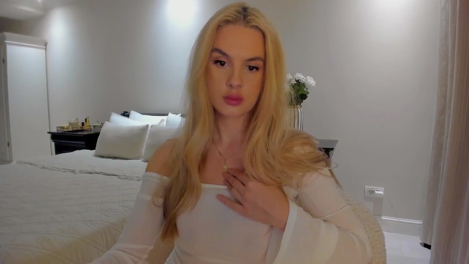Gallery image thumbnail from Jewelles's myfreecams stream on, 09/17/2025, 19:15 image 12 of 20