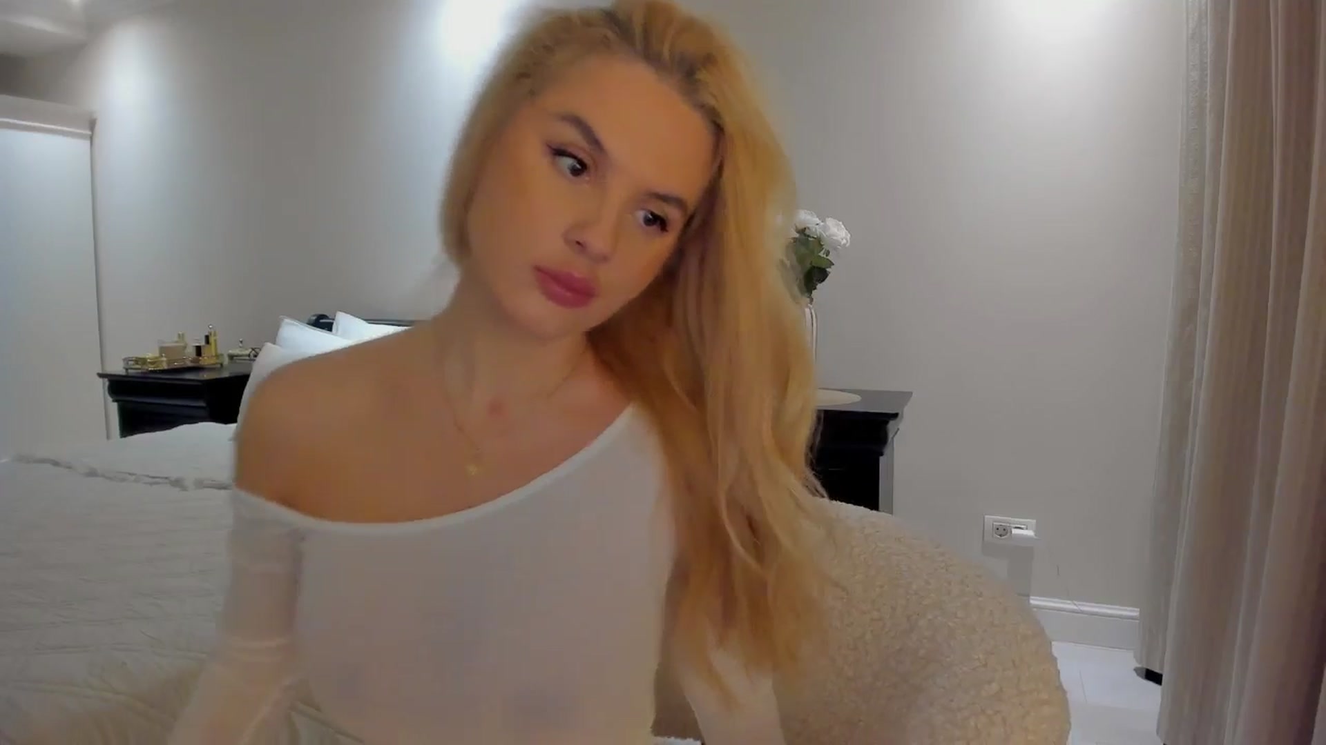 Gallery image thumbnail from Jewelles's myfreecams stream on, 09/17/2025, 19:15 image 10 of 20