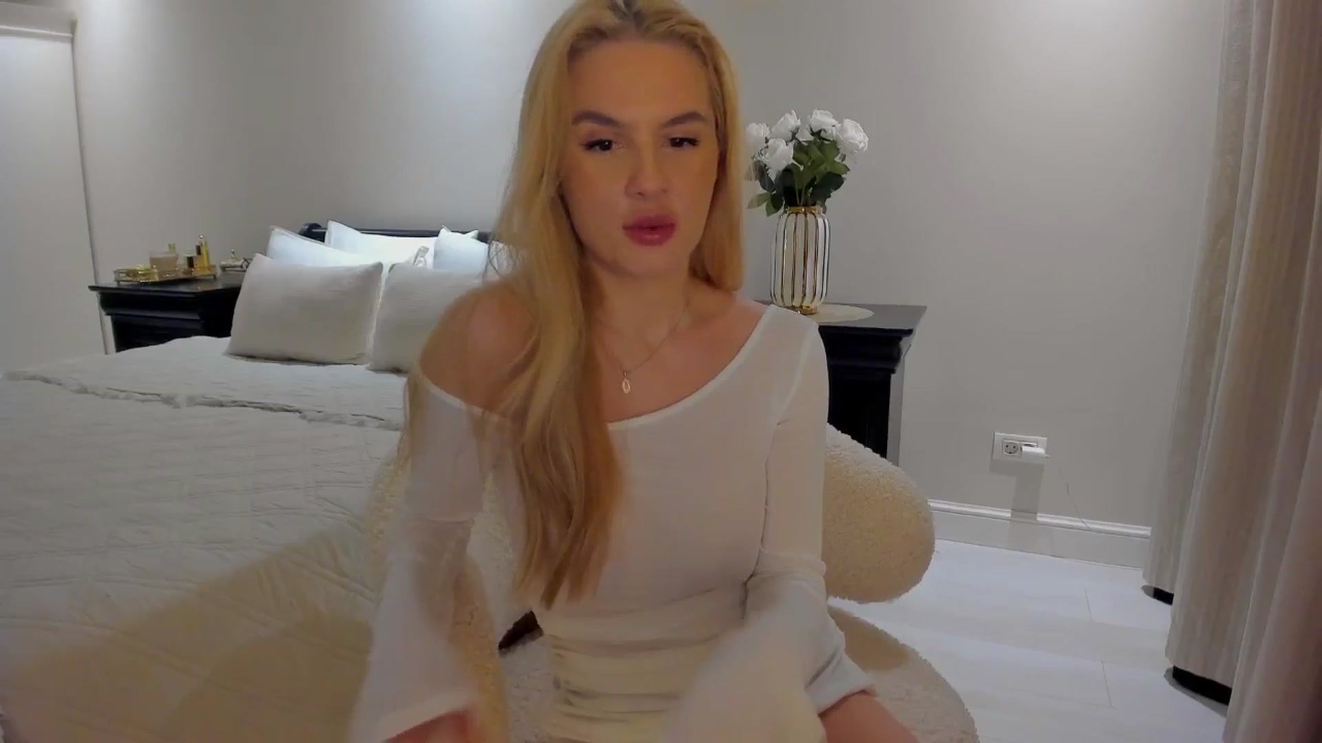 Gallery image thumbnail from Jewelles's myfreecams stream on, 09/17/2025, 21:50 image 10 of 20