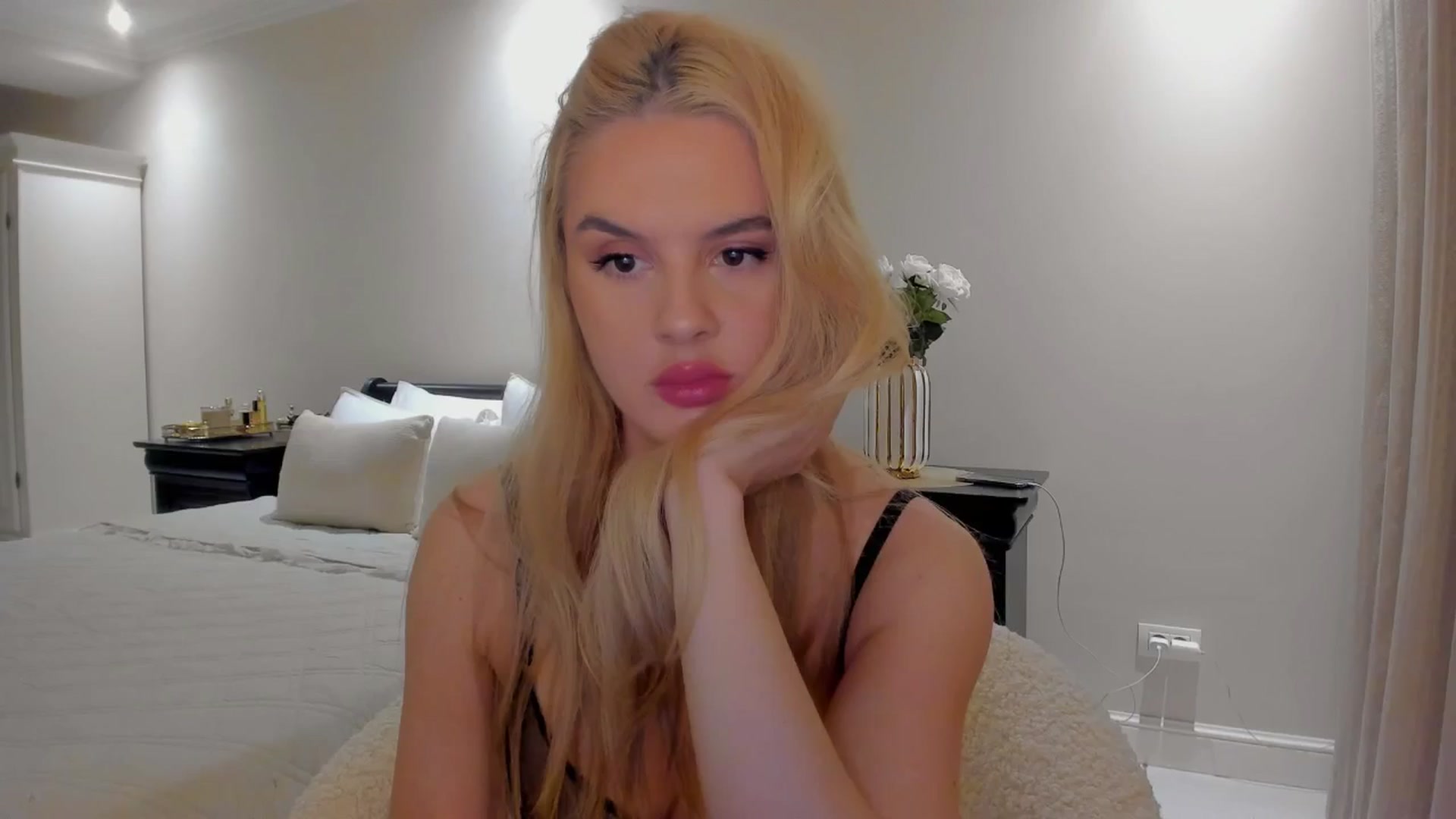 Gallery image thumbnail from Jewelles's myfreecams stream on, 09/18/2025, 19:08 image 8 of 20