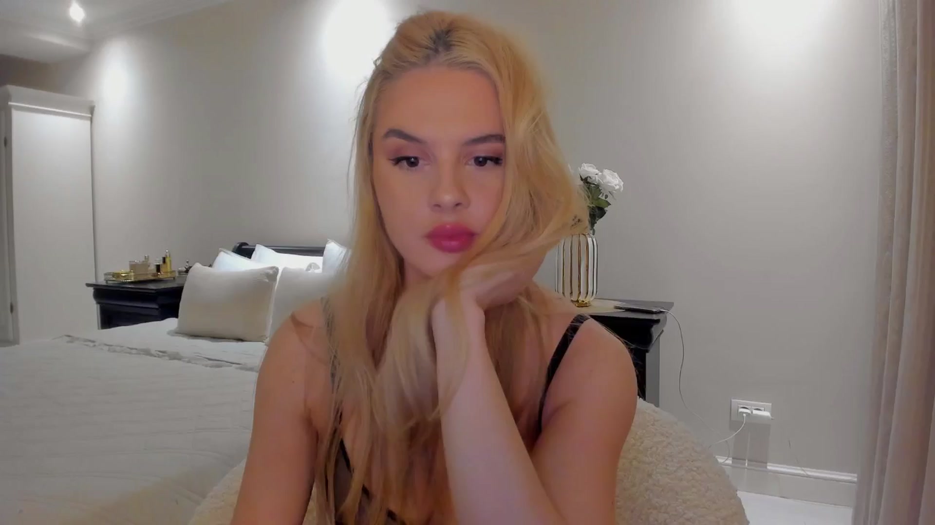 Gallery image thumbnail from Jewelles's myfreecams stream on, 09/18/2025, 19:08 image 9 of 20
