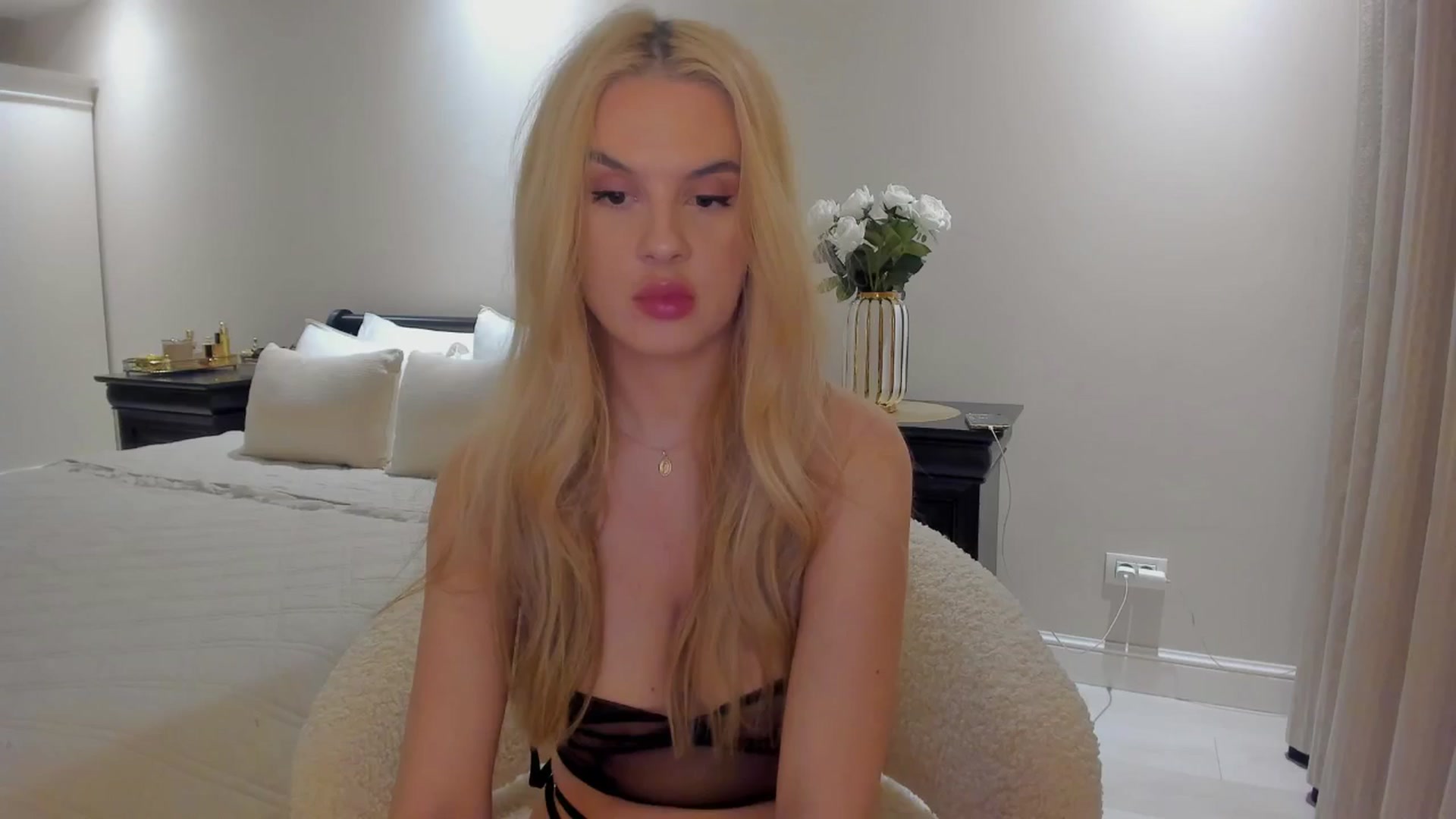 Gallery image thumbnail from Jewelles's myfreecams stream on, 09/18/2025, 21:00 image 10 of 20