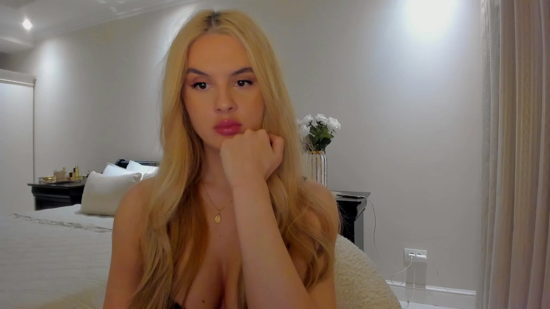 Gallery image thumbnail from Jewelles's myfreecams stream on, 09/18/2025, 21:00 image 2 of 20