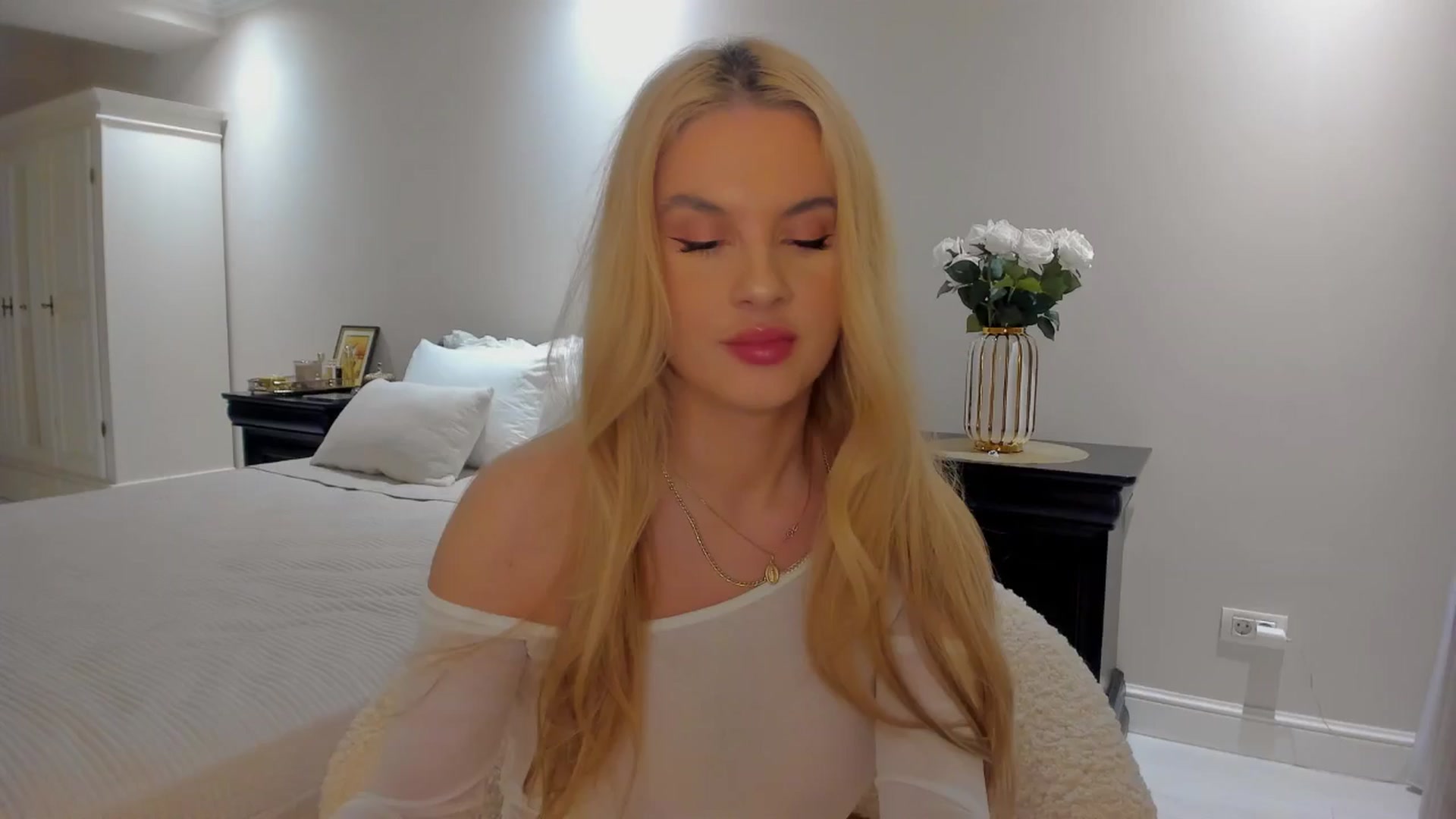Gallery image thumbnail from Jewelles's myfreecams stream on, 09/28/2025, 19:56 image 8 of 20