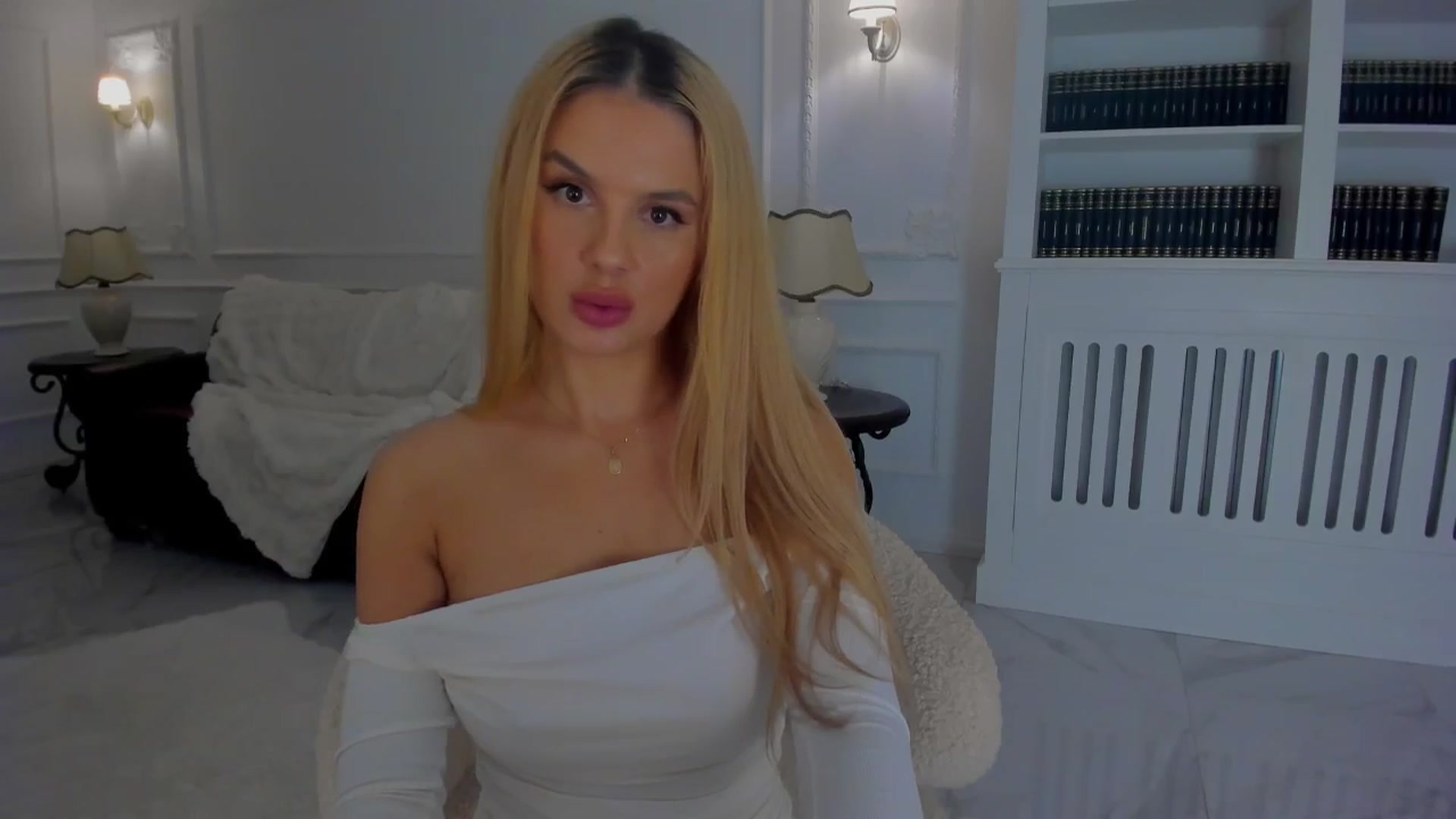 Gallery image thumbnail from Jewelles's myfreecams stream on, 12/14/2025, 22:15 image 12 of 20