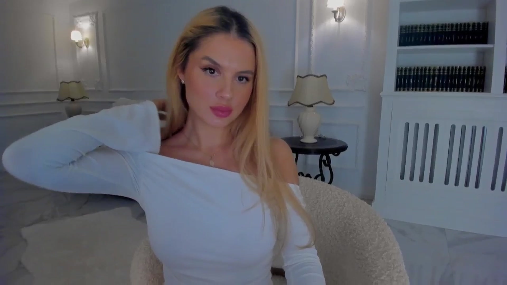 Gallery image thumbnail from Jewelles's myfreecams stream on, 12/14/2025, 22:15 image 18 of 20