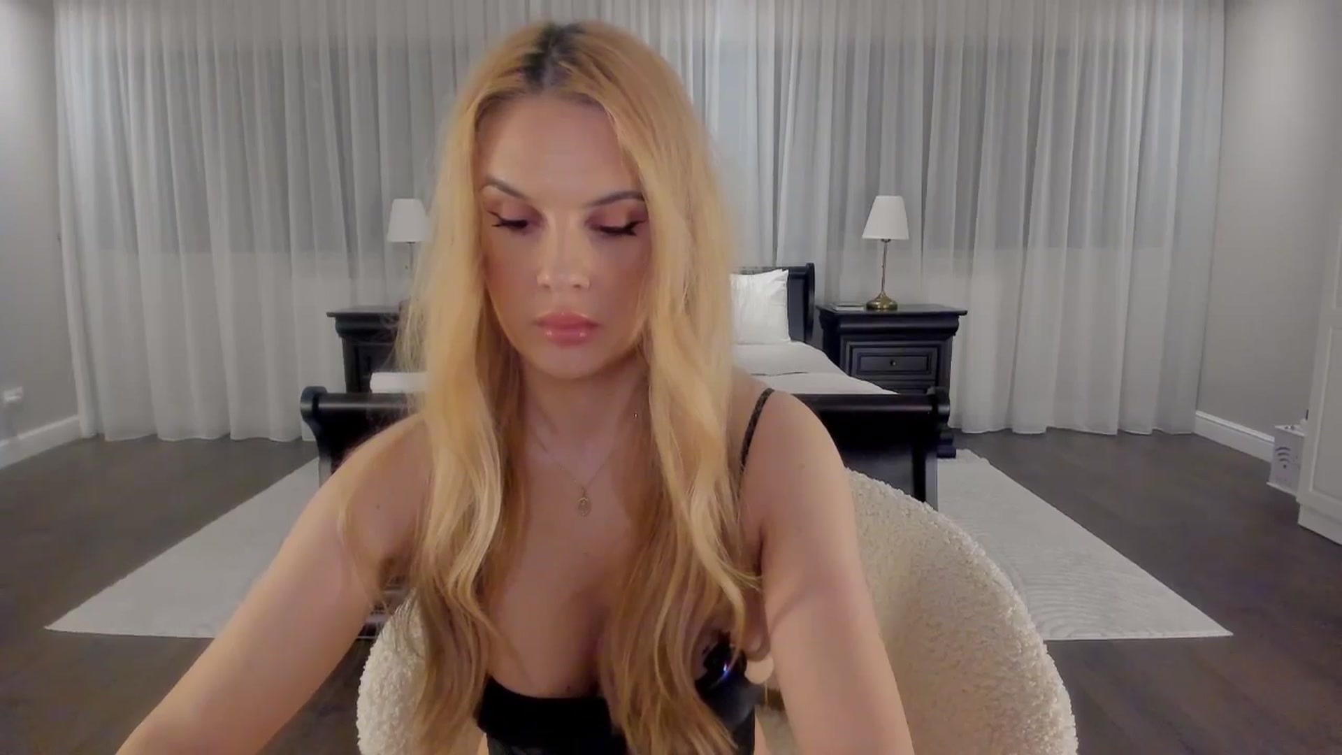 Gallery image thumbnail from Jewelles's myfreecams stream on, 04/18/2026, 19:23 image 9 of 20