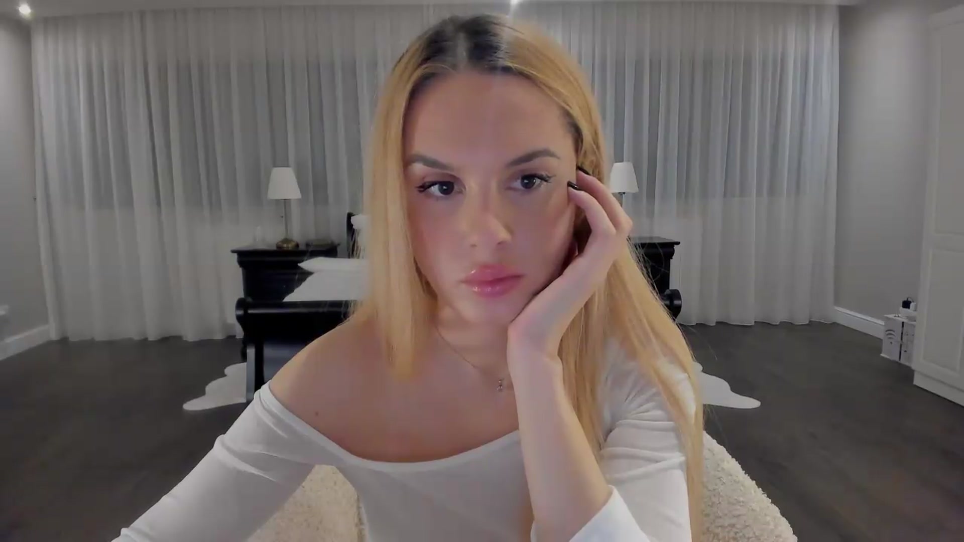 Gallery image thumbnail from Jewelles's myfreecams stream on, 08/15/2026, 20:01 image 18 of 20