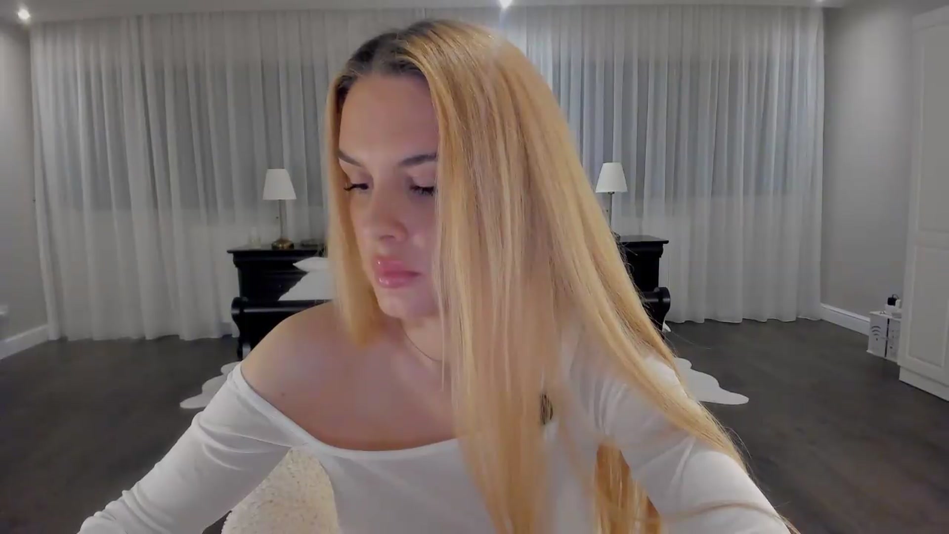 Gallery image thumbnail from Jewelles's myfreecams stream on, 08/15/2026, 20:01 image 17 of 20