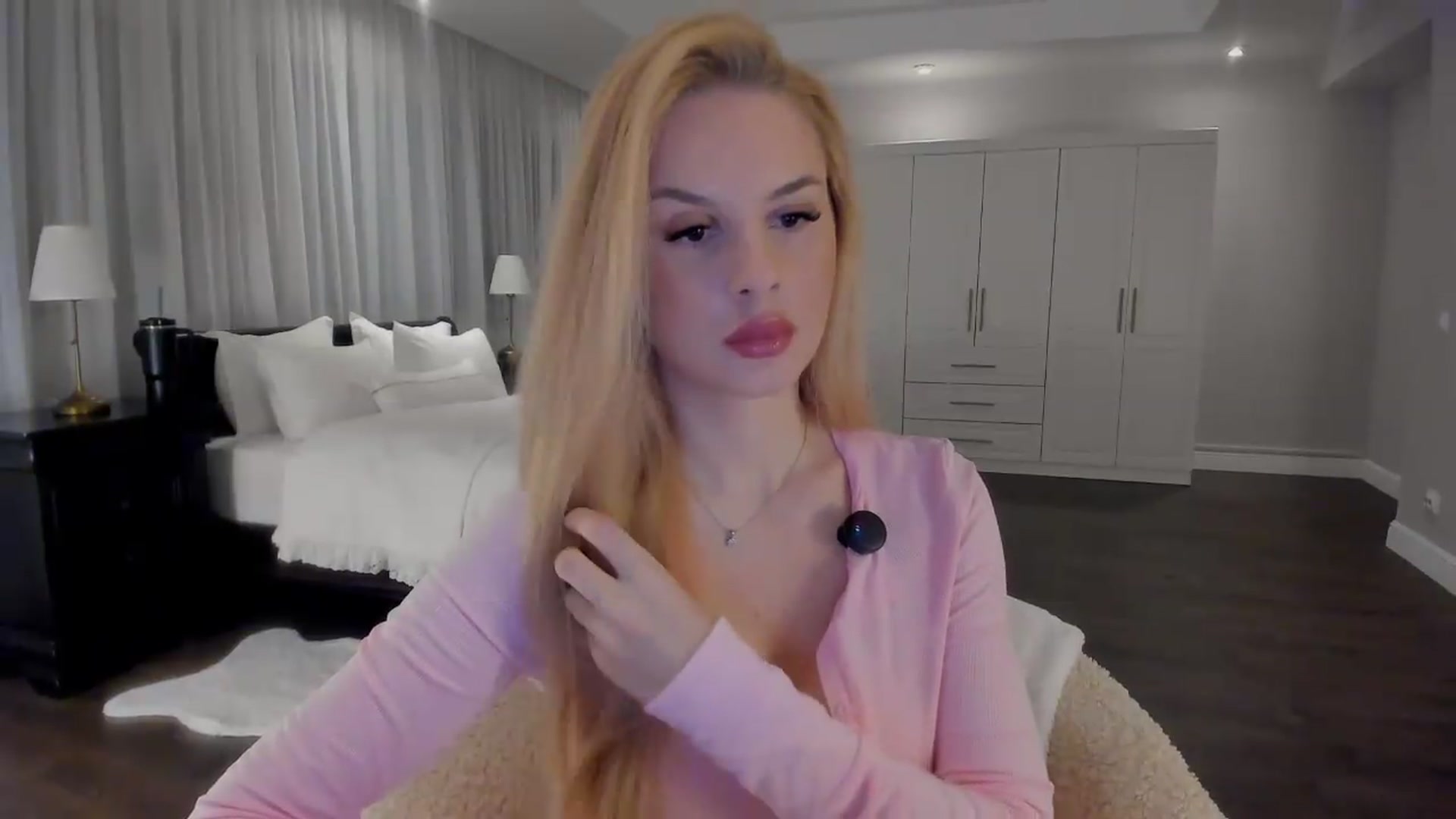 Gallery image thumbnail from Jewelles's myfreecams stream on, 09/11/2026, 18:39 image 12 of 20