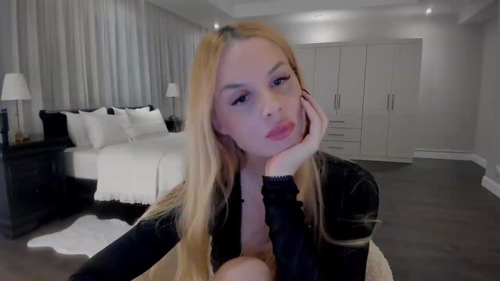 Gallery image thumbnail from Jewelles's myfreecams stream on, 09/12/2026, 22:50 image 1 of 20