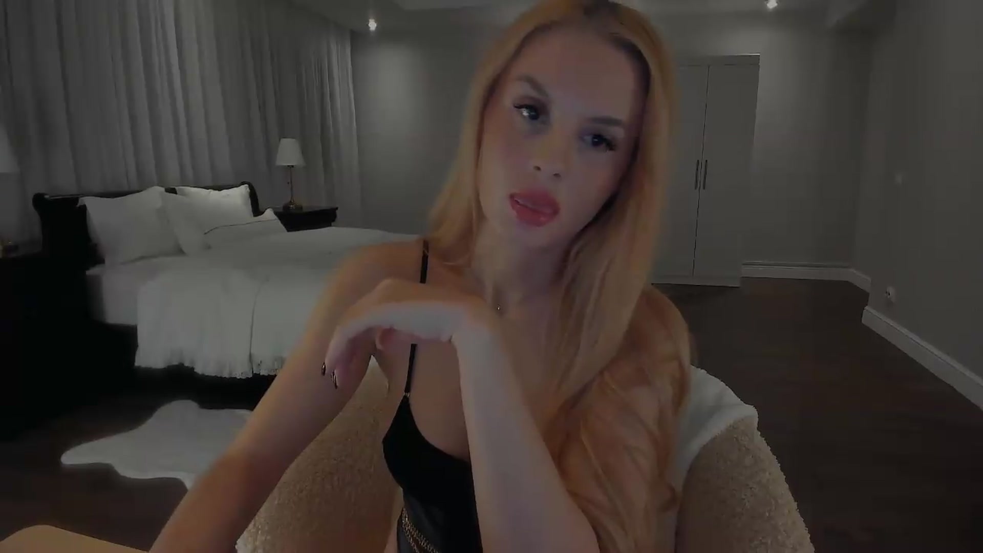 Gallery image thumbnail from Jewelles's myfreecams stream on, 09/16/2026, 21:44 image 9 of 20