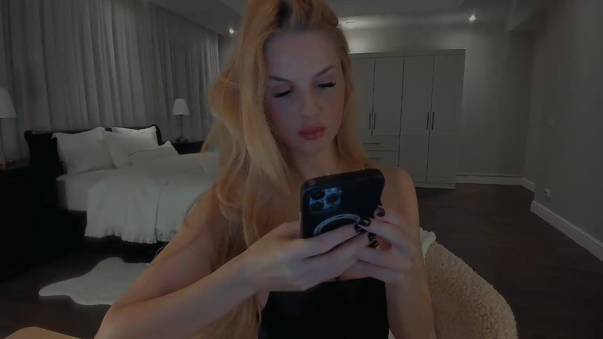 Gallery image thumbnail from Jewelles's myfreecams stream on, 09/16/2026, 21:44 image 4 of 20