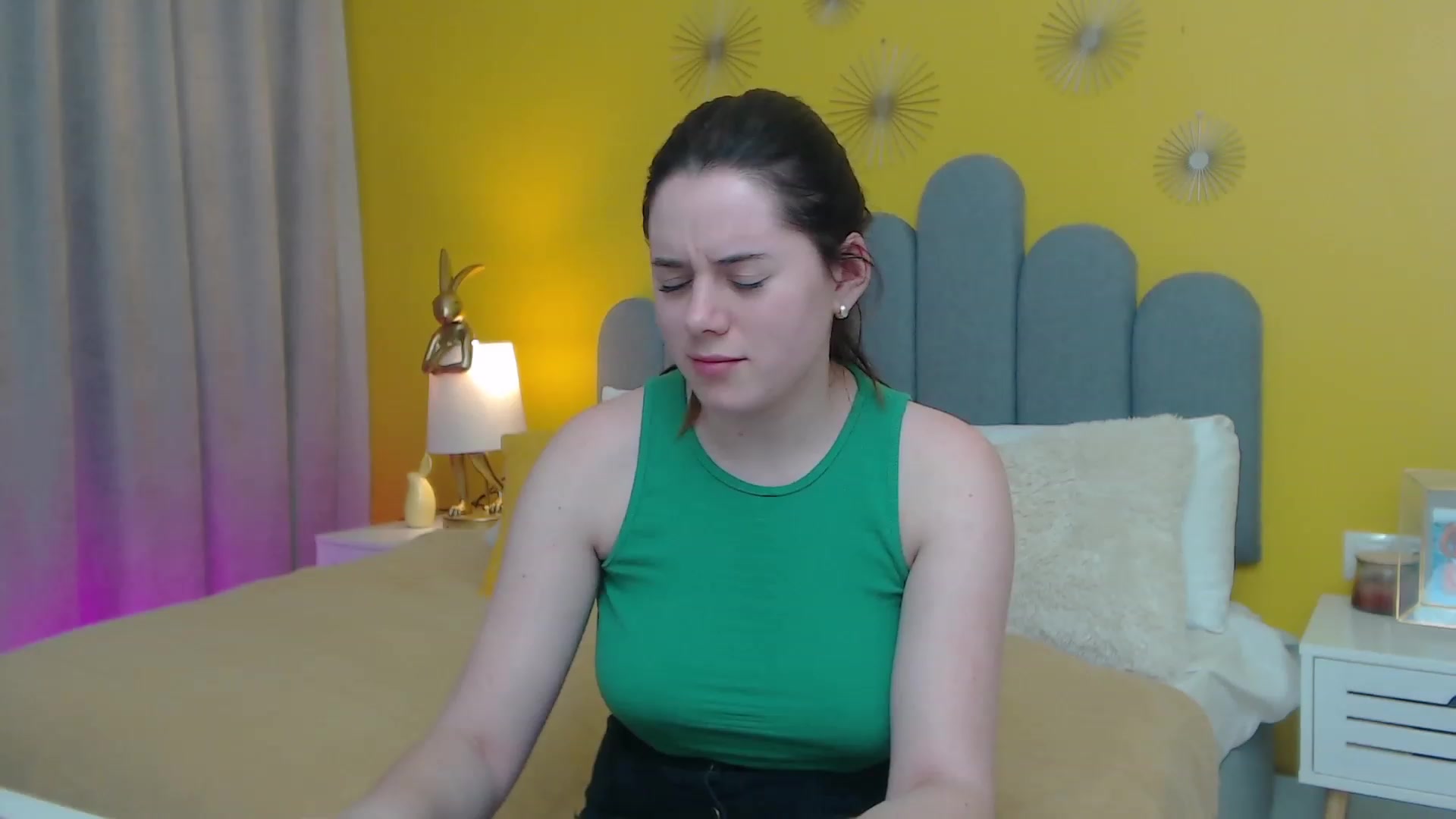 Gallery image thumbnail from JeyEvans's myfreecams stream on, 11/23/2022, 04:04 image 18 of 20