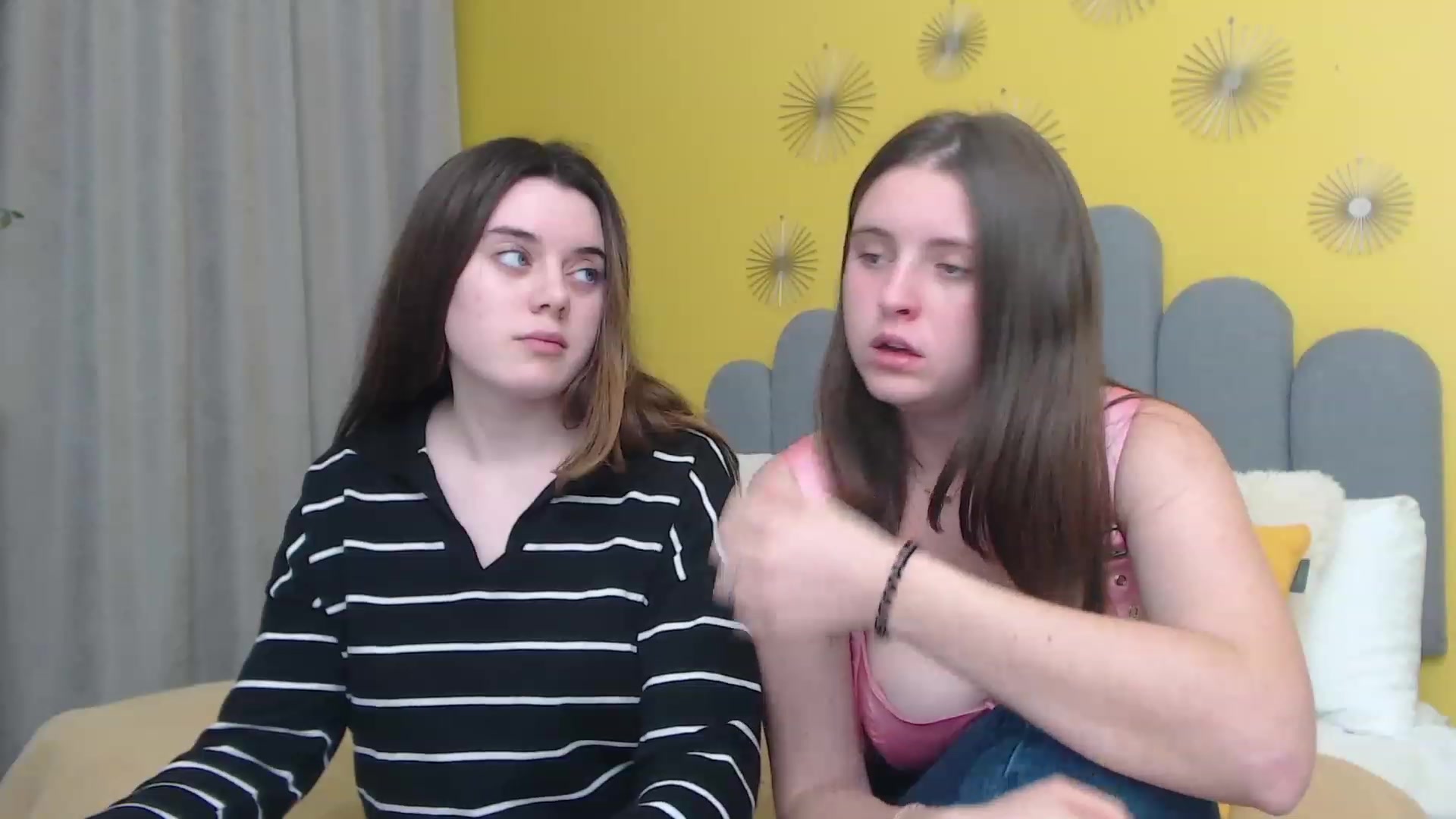 Gallery image thumbnail from JeyEvans's myfreecams stream on, 11/23/2022, 18:56 image 14 of 20