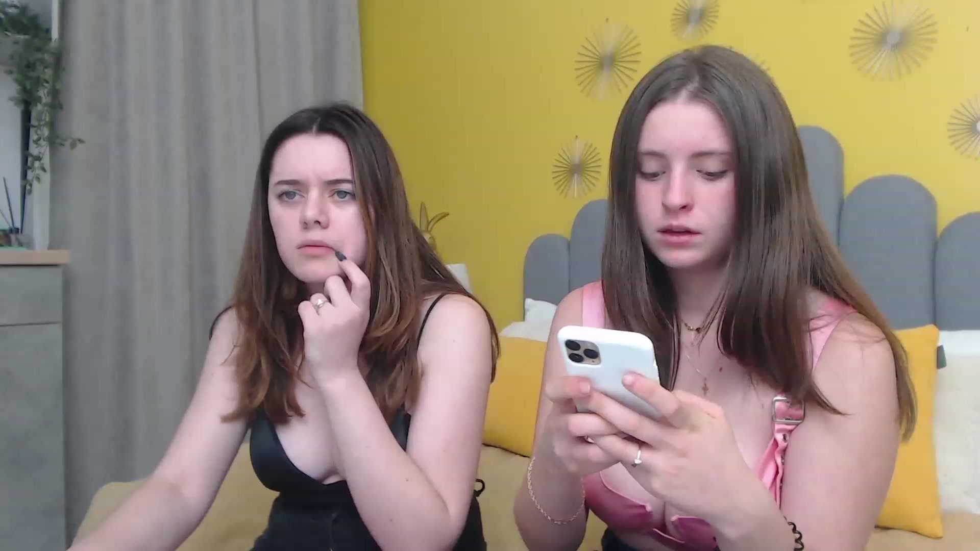 Gallery image thumbnail from JeyEvans's myfreecams stream on, 11/23/2022, 19:23 image 3 of 20
