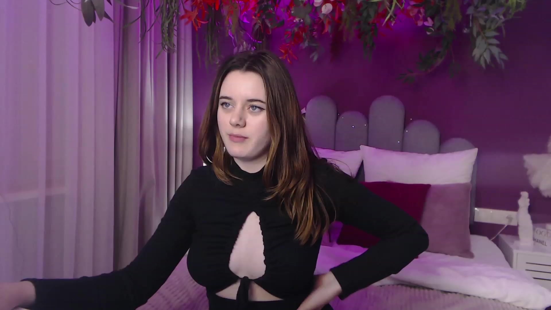 Gallery image thumbnail from JeyEvans's myfreecams stream on, 12/04/2022, 14:57 image 4 of 20