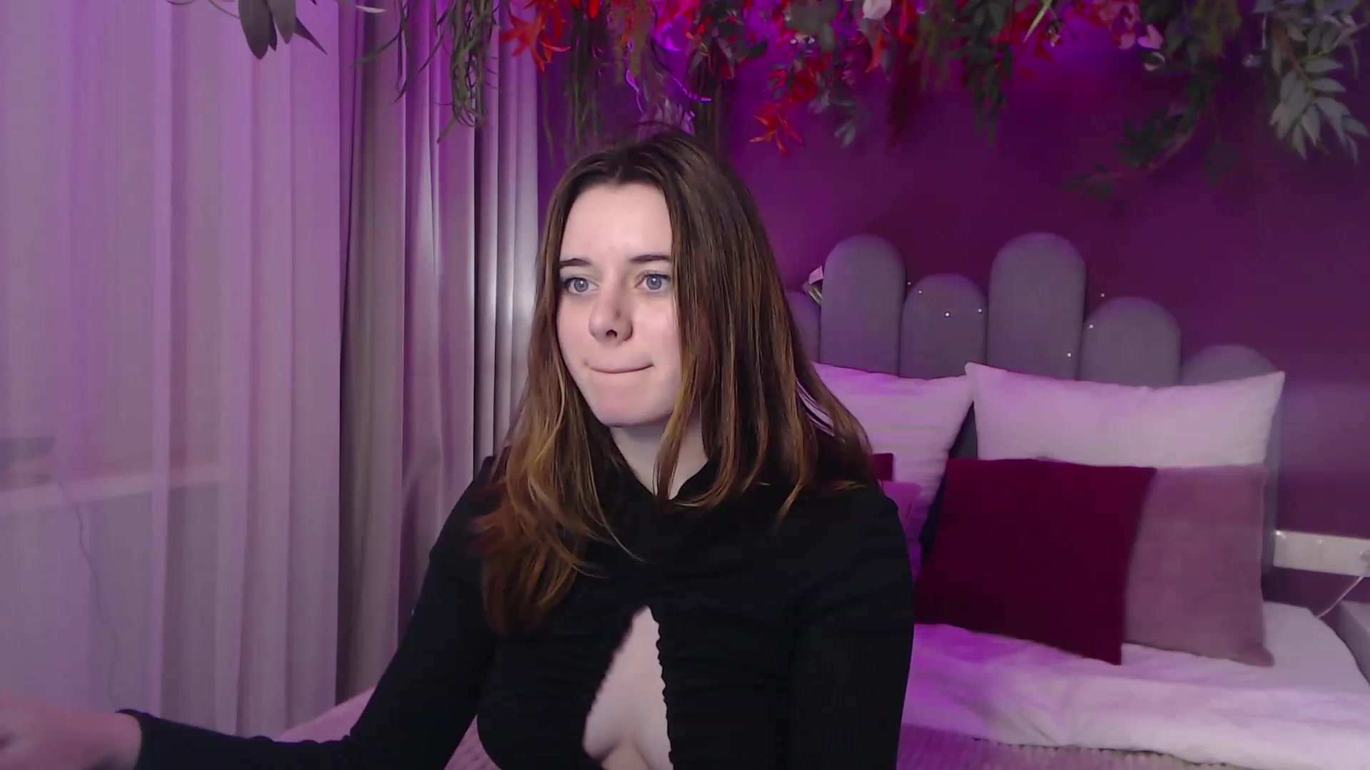 Gallery image thumbnail from JeyEvans's myfreecams stream on, 12/04/2022, 14:57 image 17 of 20