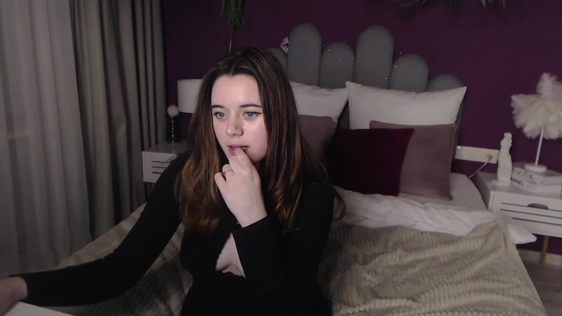 Gallery image thumbnail from JeyEvans's myfreecams stream on, 12/04/2022, 19:32 image 19 of 20