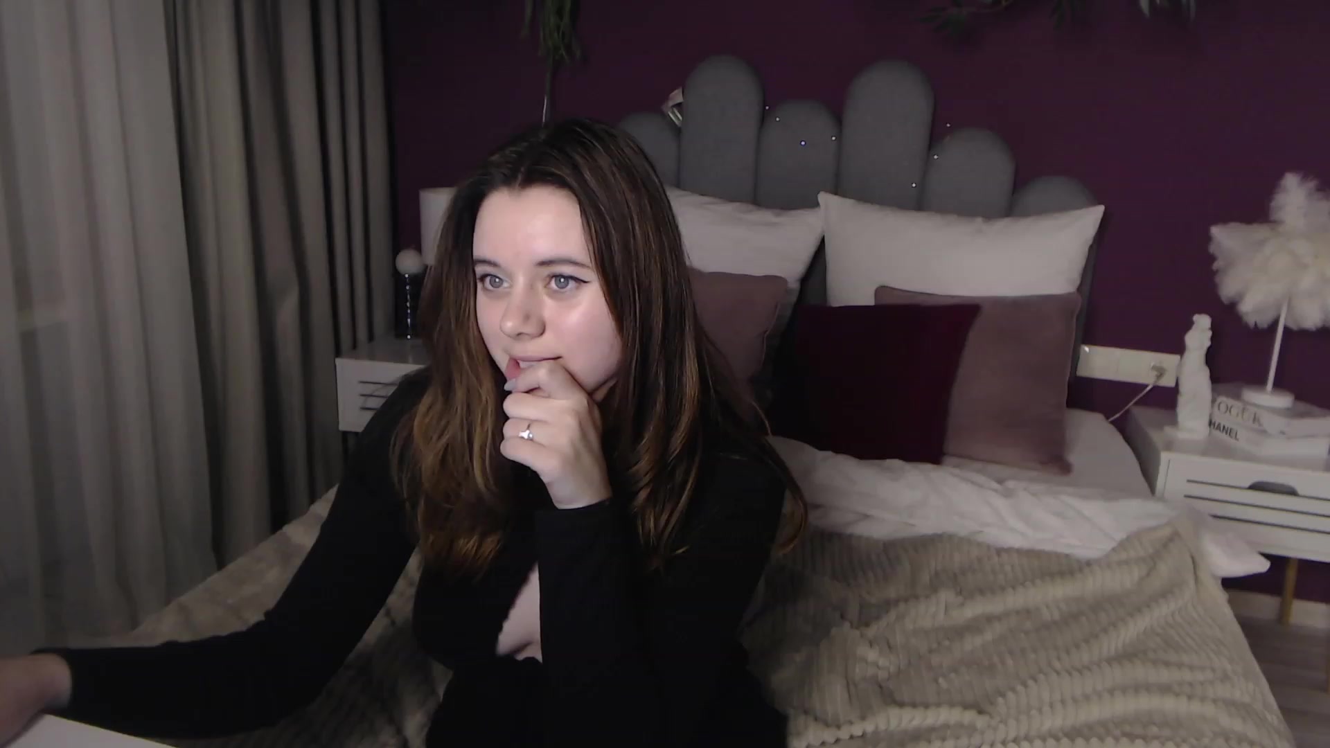 Gallery image thumbnail from JeyEvans's myfreecams stream on, 12/04/2022, 19:32 image 18 of 20