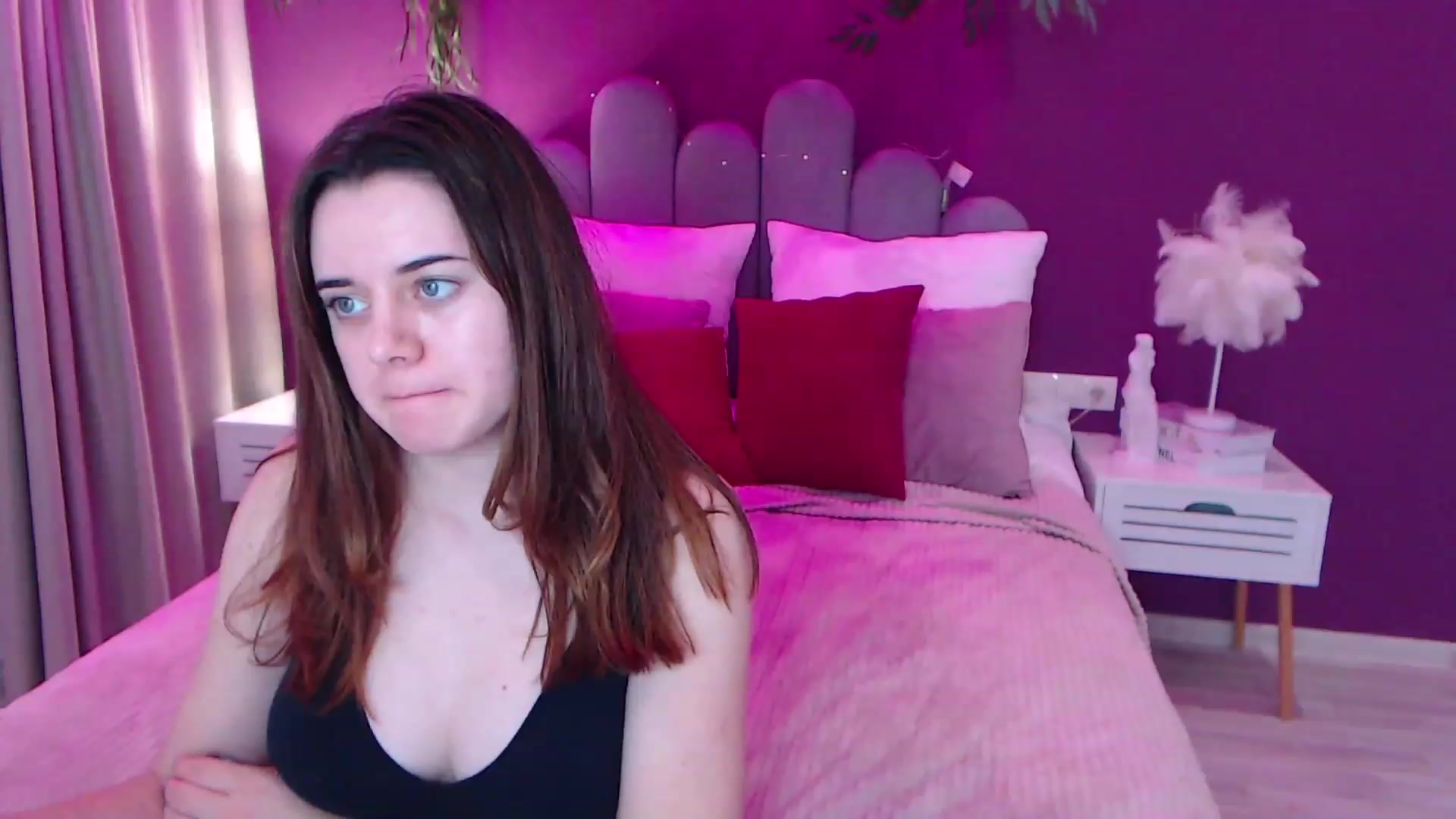 Gallery image thumbnail from JeyEvans's myfreecams stream on, 12/11/2022, 18:01 image 17 of 20