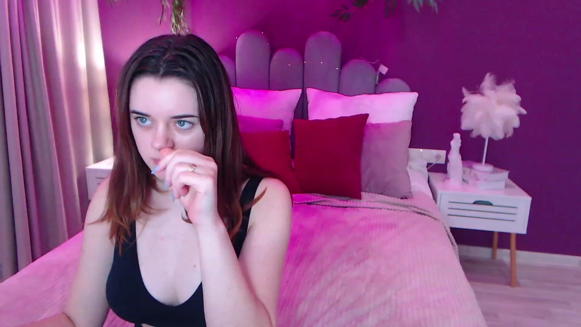 Gallery image thumbnail from JeyEvans's myfreecams stream on, 12/11/2022, 18:01 image 13 of 20
