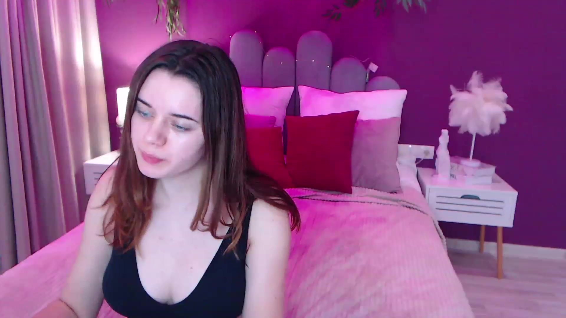 Gallery image thumbnail from JeyEvans's myfreecams stream on, 12/11/2022, 18:01 image 19 of 20
