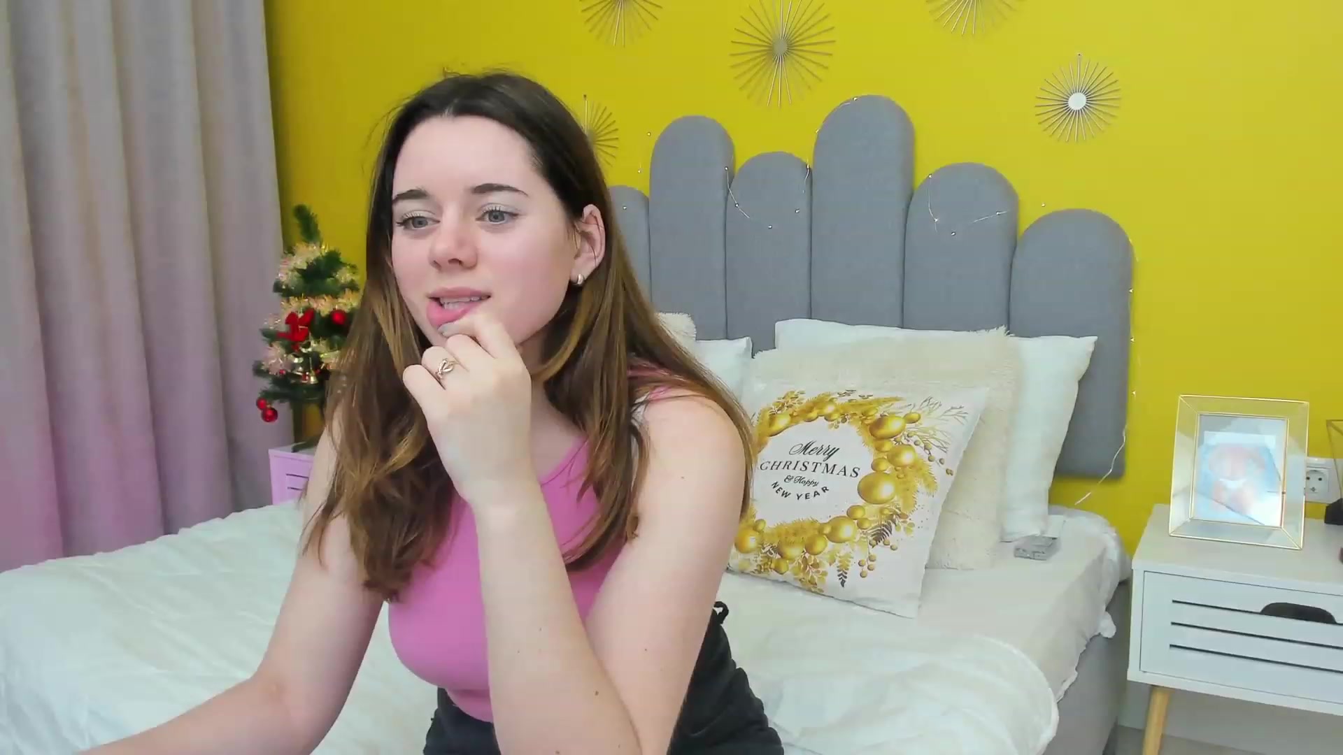 Gallery image thumbnail from JeyEvans's myfreecams stream on, 12/23/2022, 18:06 image 10 of 20