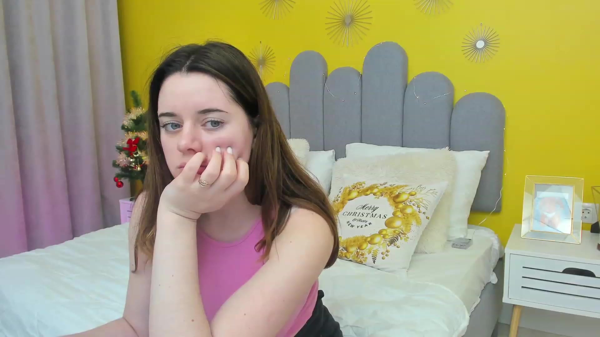 Gallery image thumbnail from JeyEvans's myfreecams stream on, 12/23/2022, 18:50 image 14 of 20