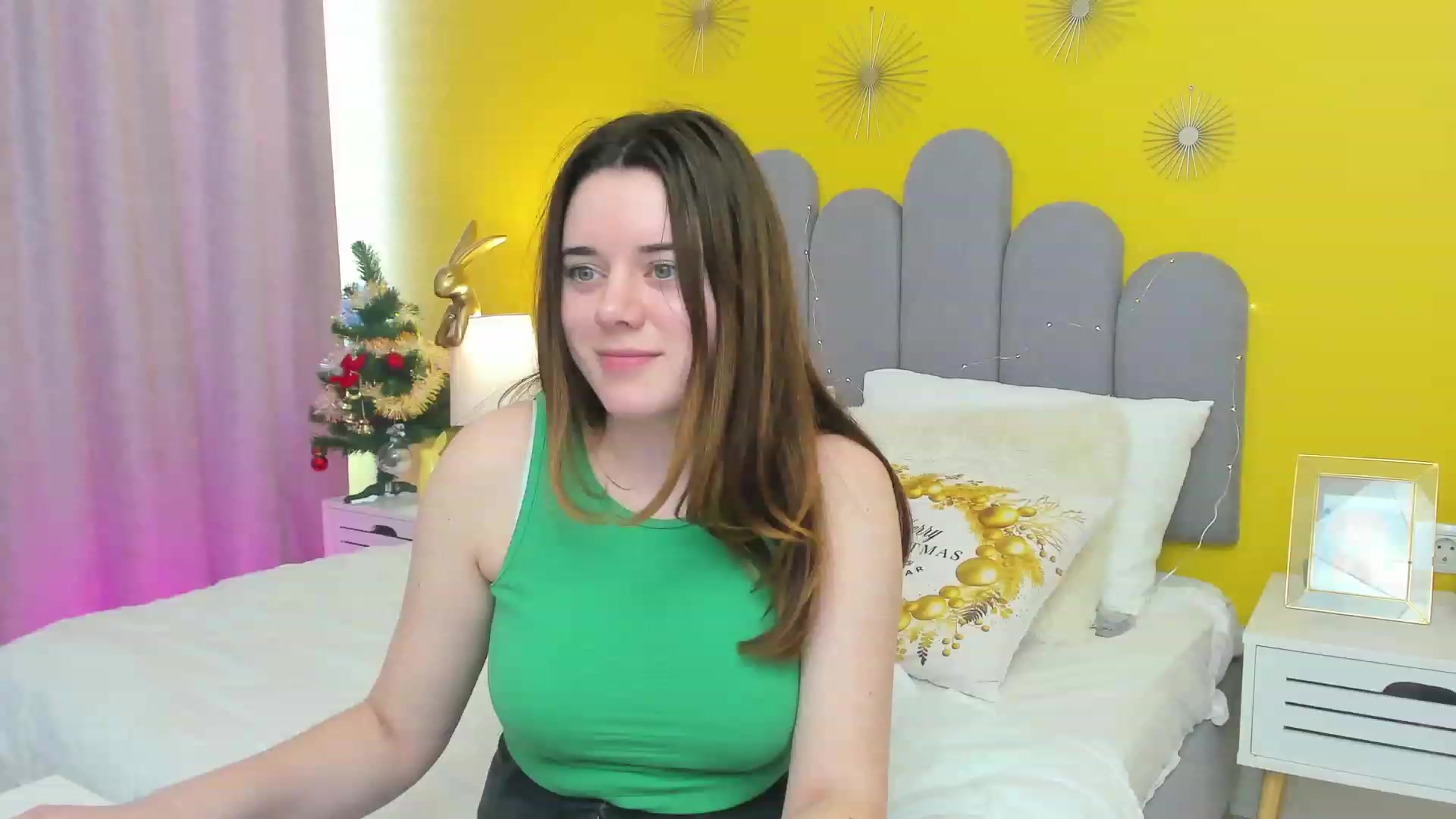 Gallery image thumbnail from JeyEvans's myfreecams stream on, 12/24/2022, 09:10 image 18 of 20