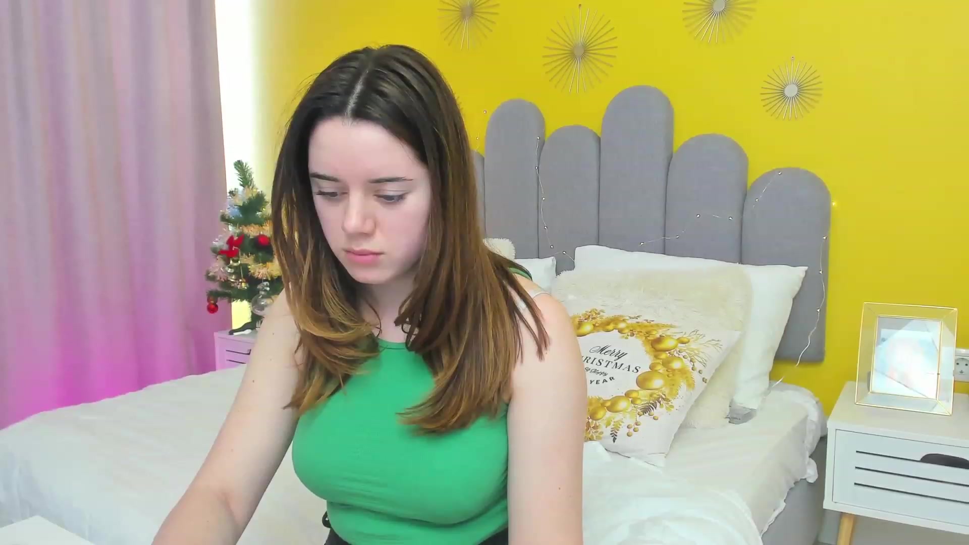 Gallery image thumbnail from JeyEvans's myfreecams stream on, 12/24/2022, 09:10 image 7 of 20