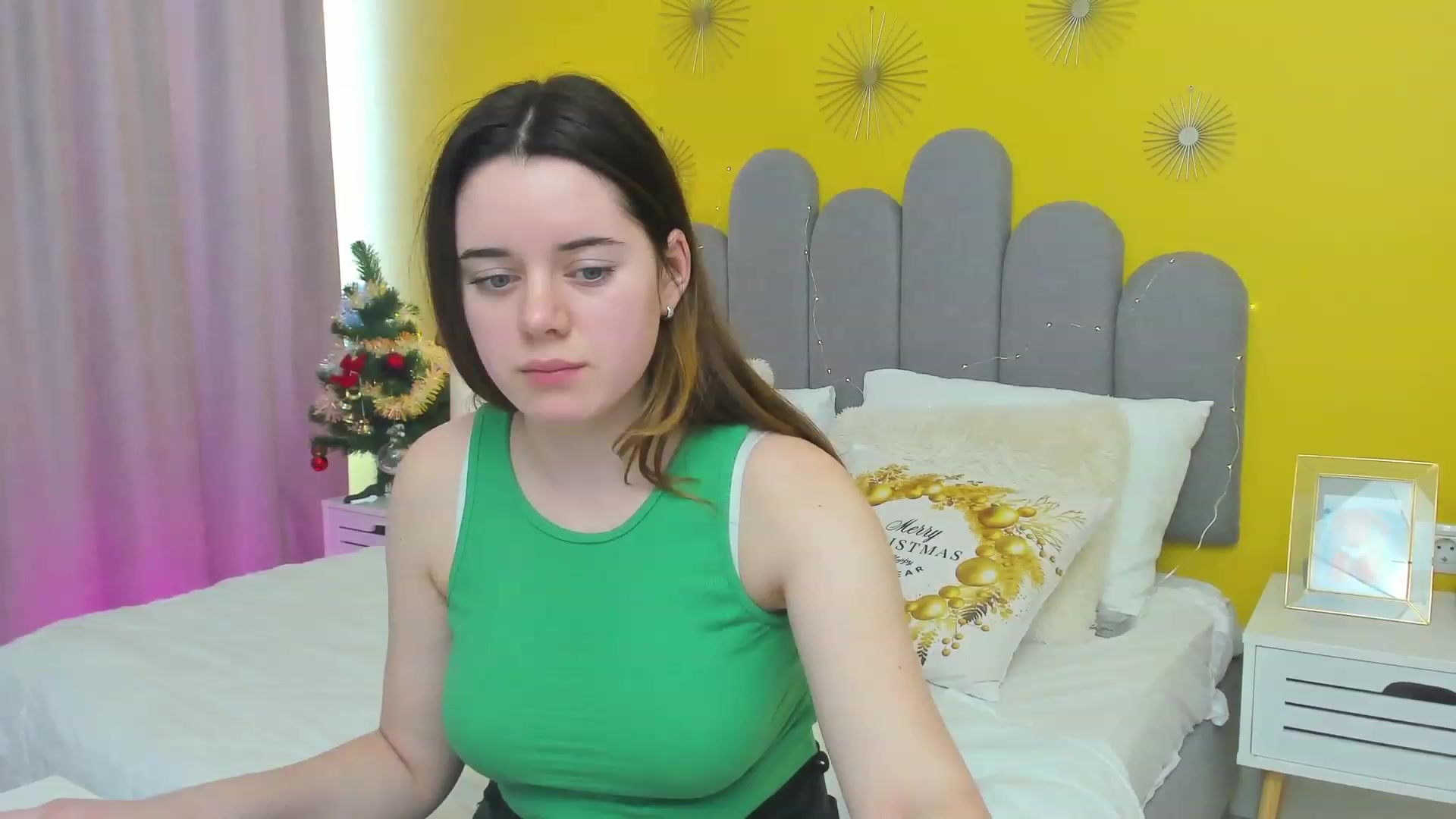Gallery image thumbnail from JeyEvans's myfreecams stream on, 12/24/2022, 09:10 image 15 of 20