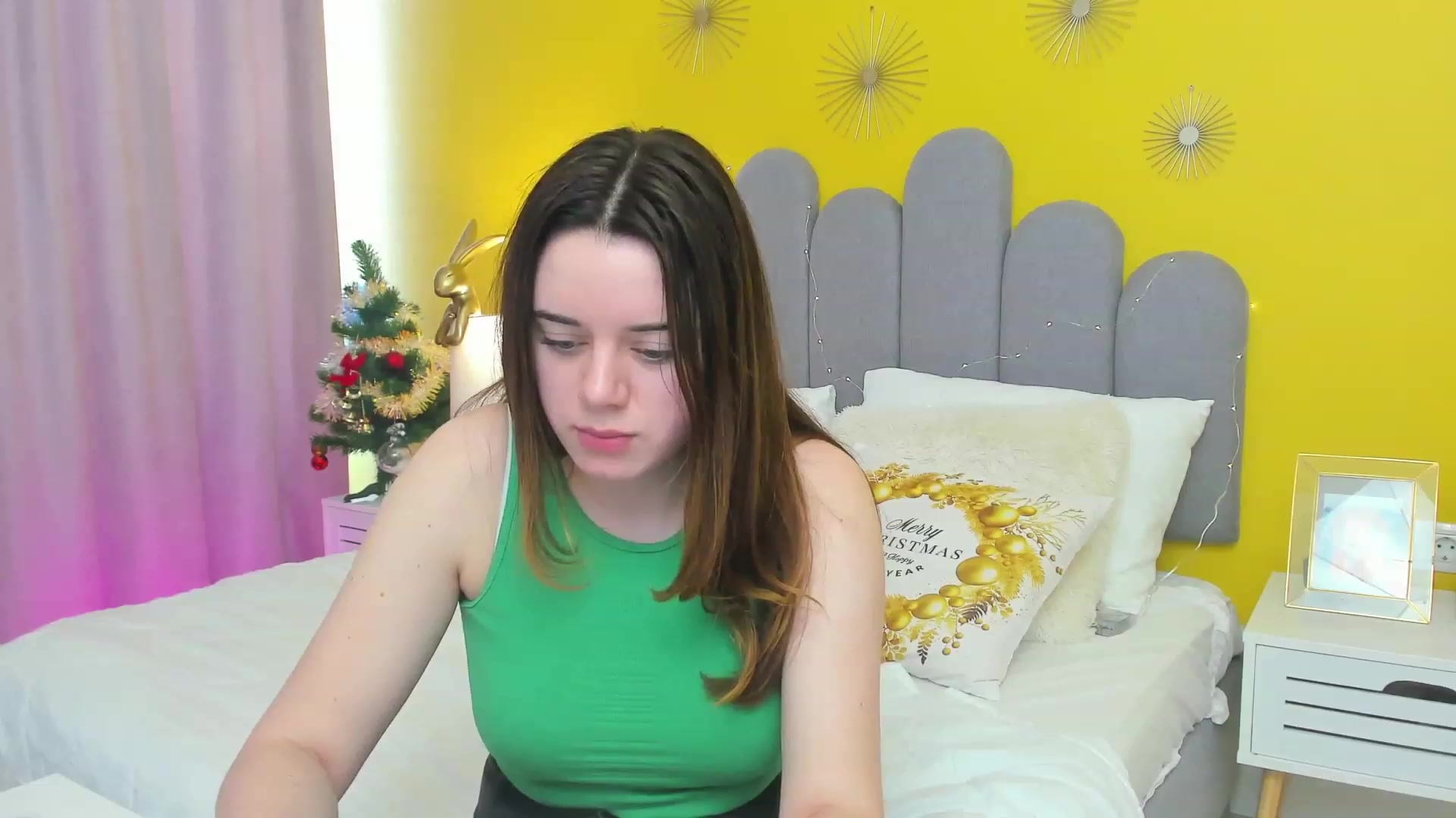 Gallery image thumbnail from JeyEvans's myfreecams stream on, 12/24/2022, 09:10 image 20 of 20