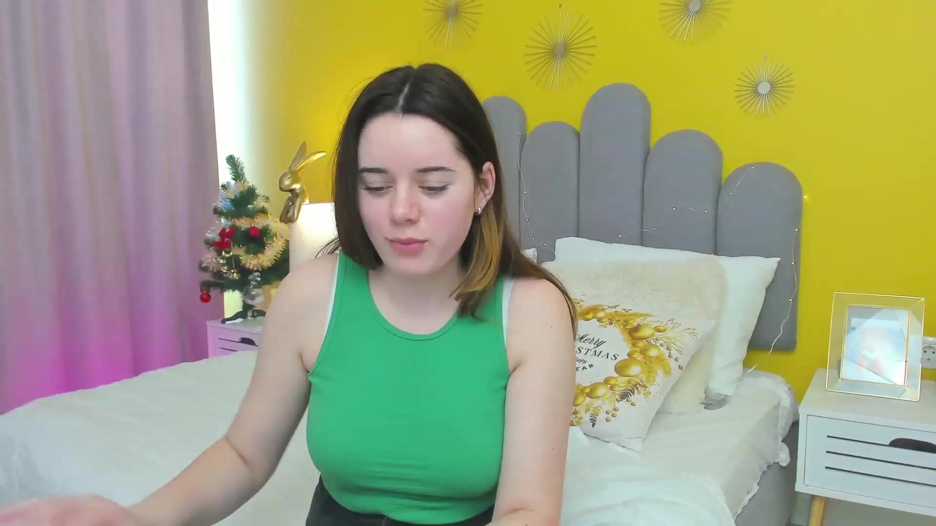 Gallery image thumbnail from JeyEvans's myfreecams stream on, 12/24/2022, 09:10 image 16 of 20