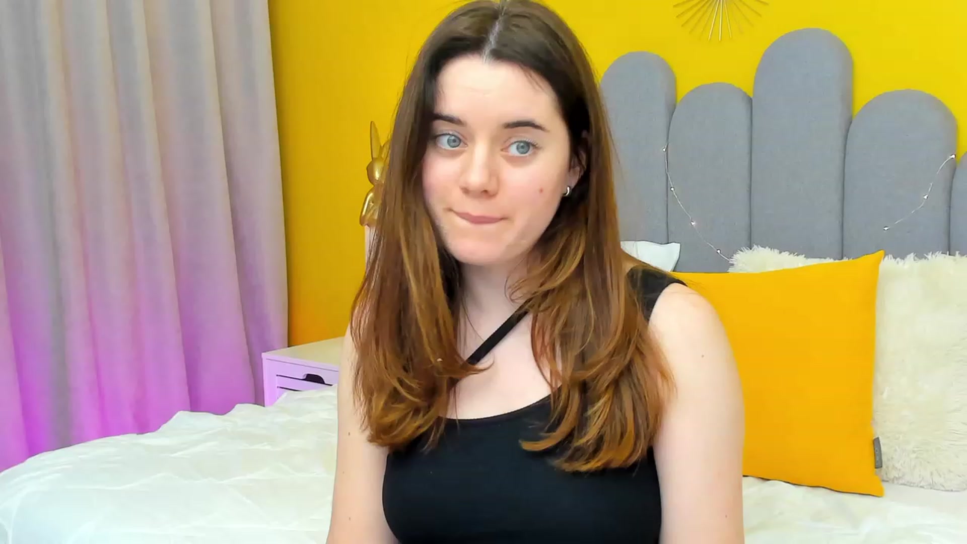 Gallery image thumbnail from JeyEvans's myfreecams stream on, 03/22/2023, 18:04 image 12 of 20